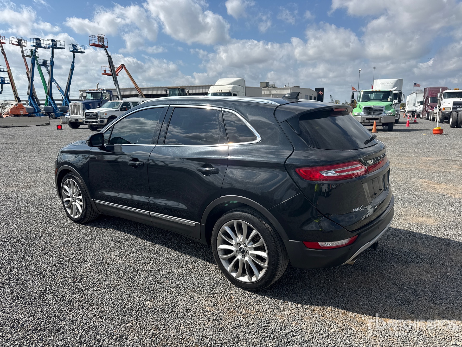 General Appearance with Picture, Left Rear Corner