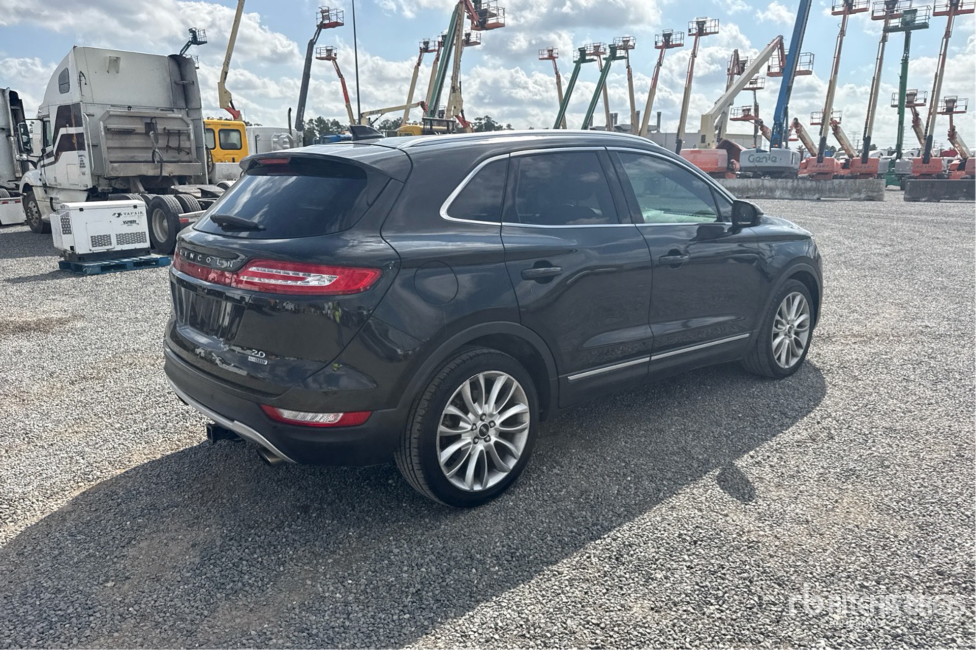 Aspect général with Image, coin arrière droit