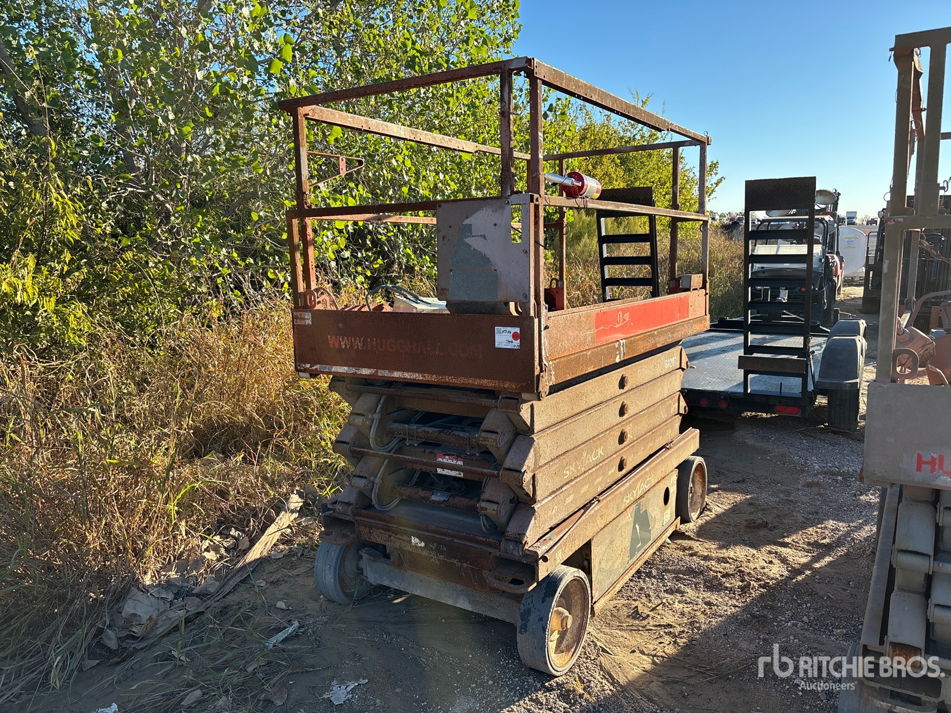 General Appearance with Bild, Ecke vorne links