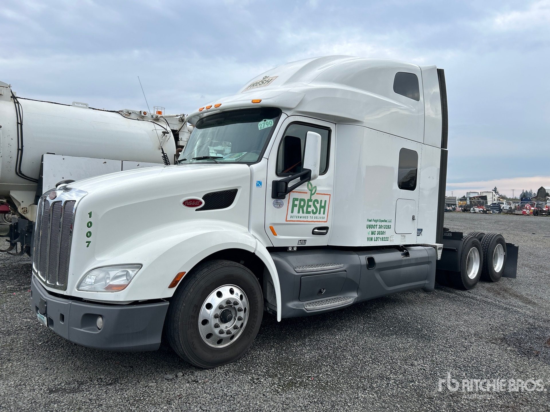 General Appearance with Bild, Ecke vorne links