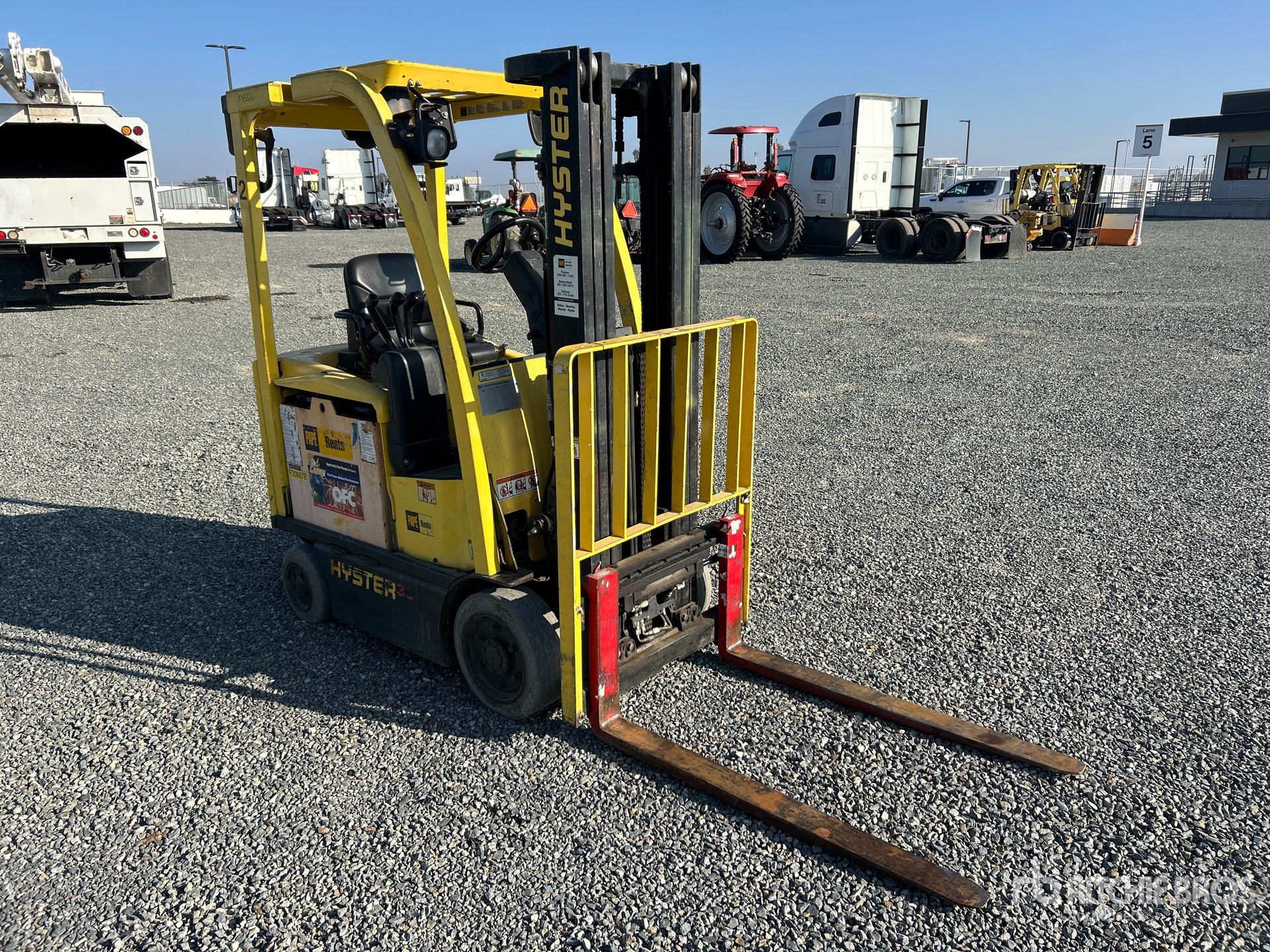 General Appearance with Picture, Right Front Corner