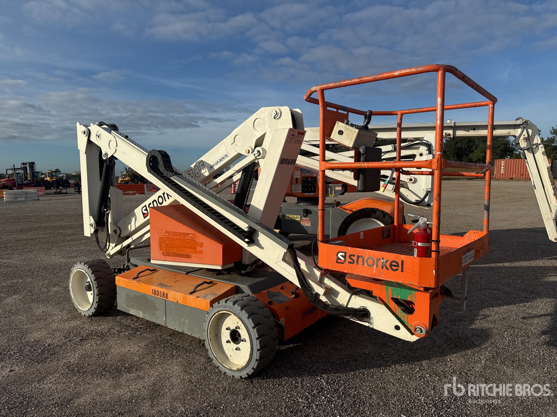 General Appearance with Bild, Ecke vorne links