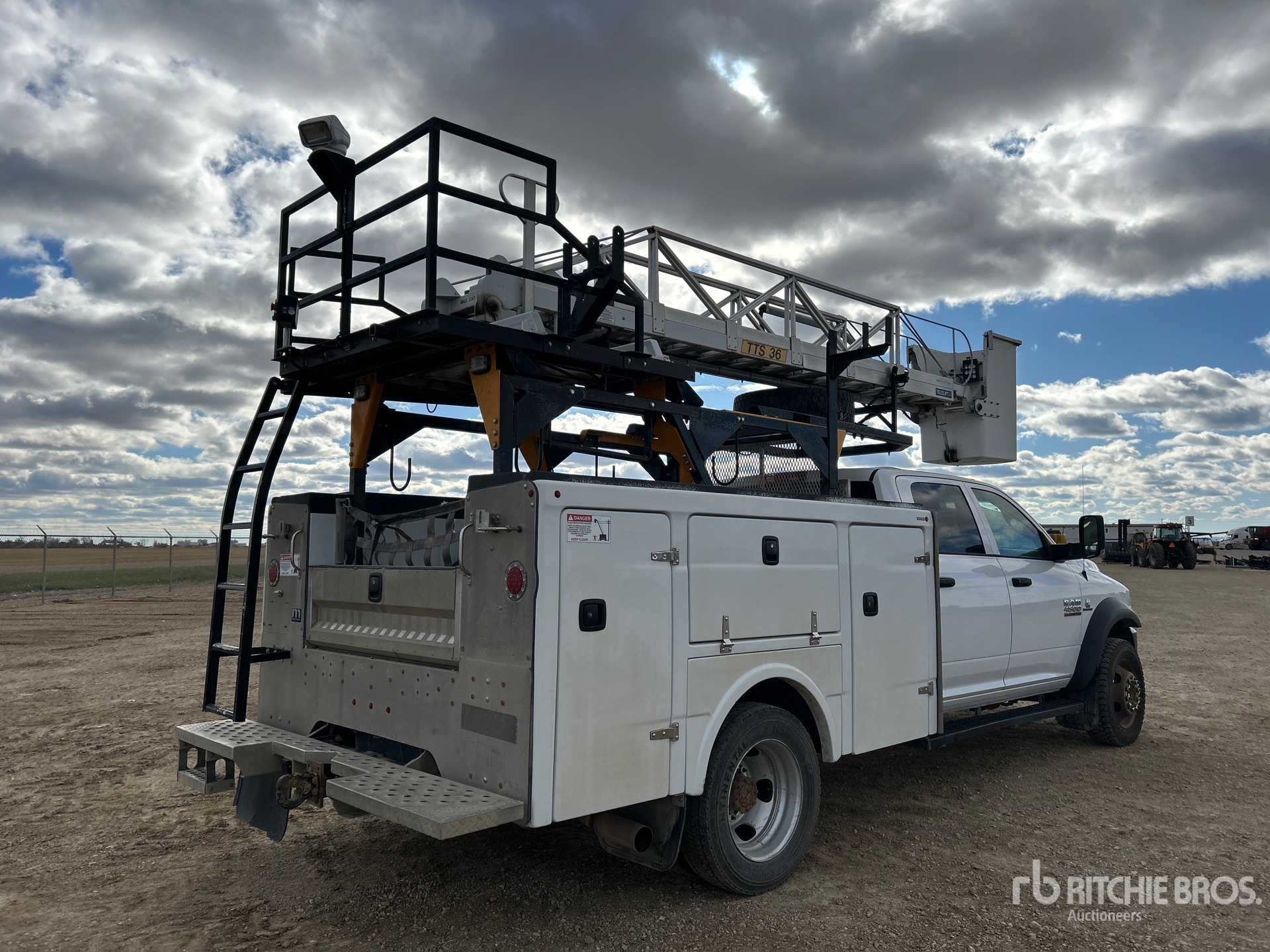 Aspect général with Image, coin arrière droit