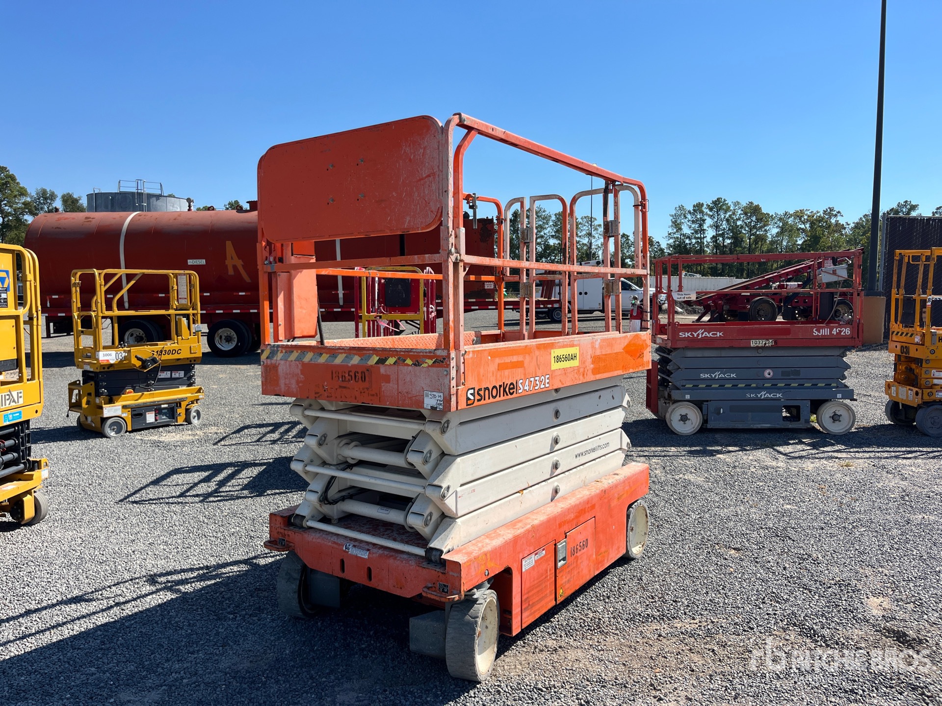 Aspect général with Image, coin arrière droit