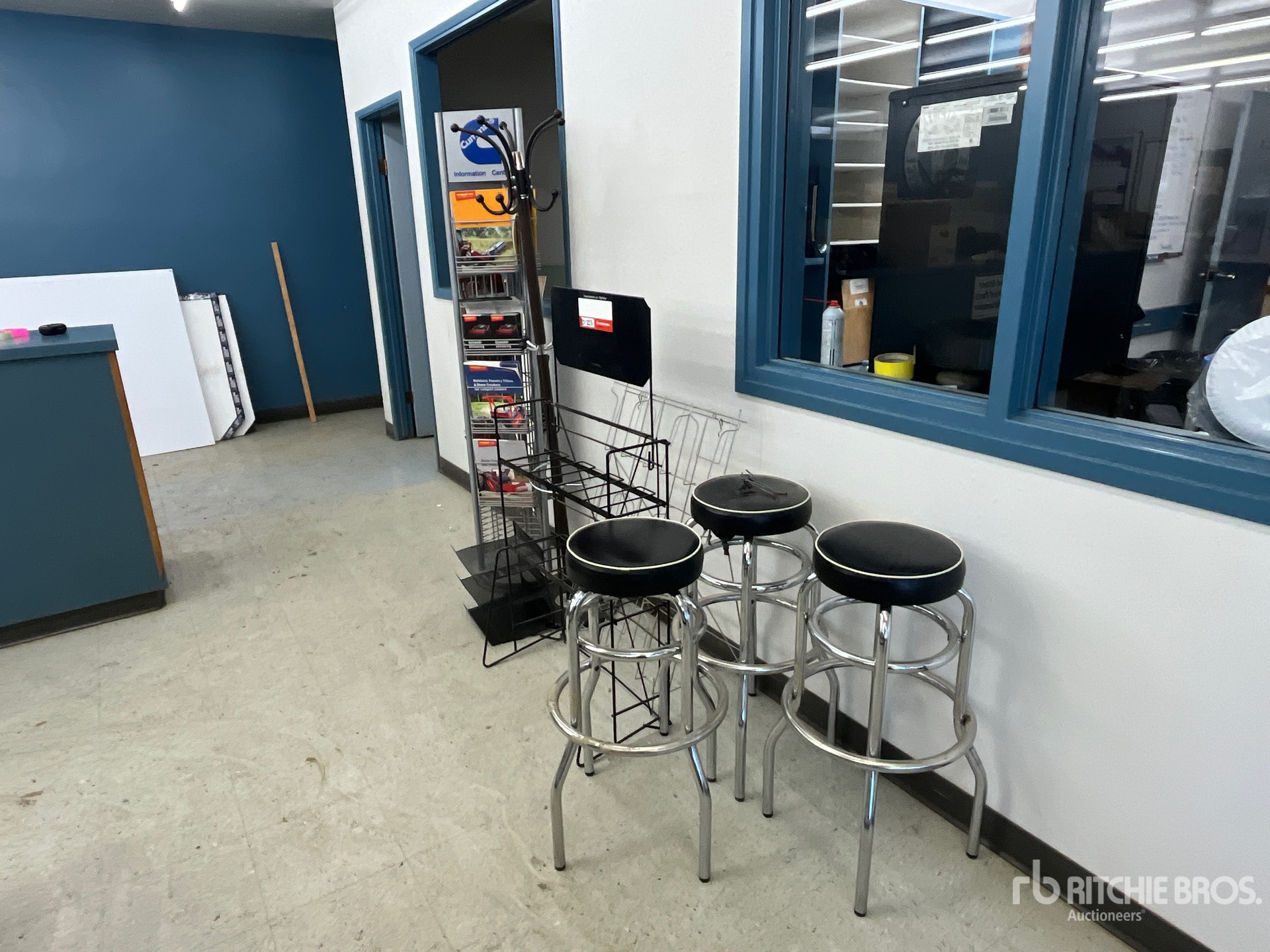 General Appearance with Foto, angolo anteriore sinistro