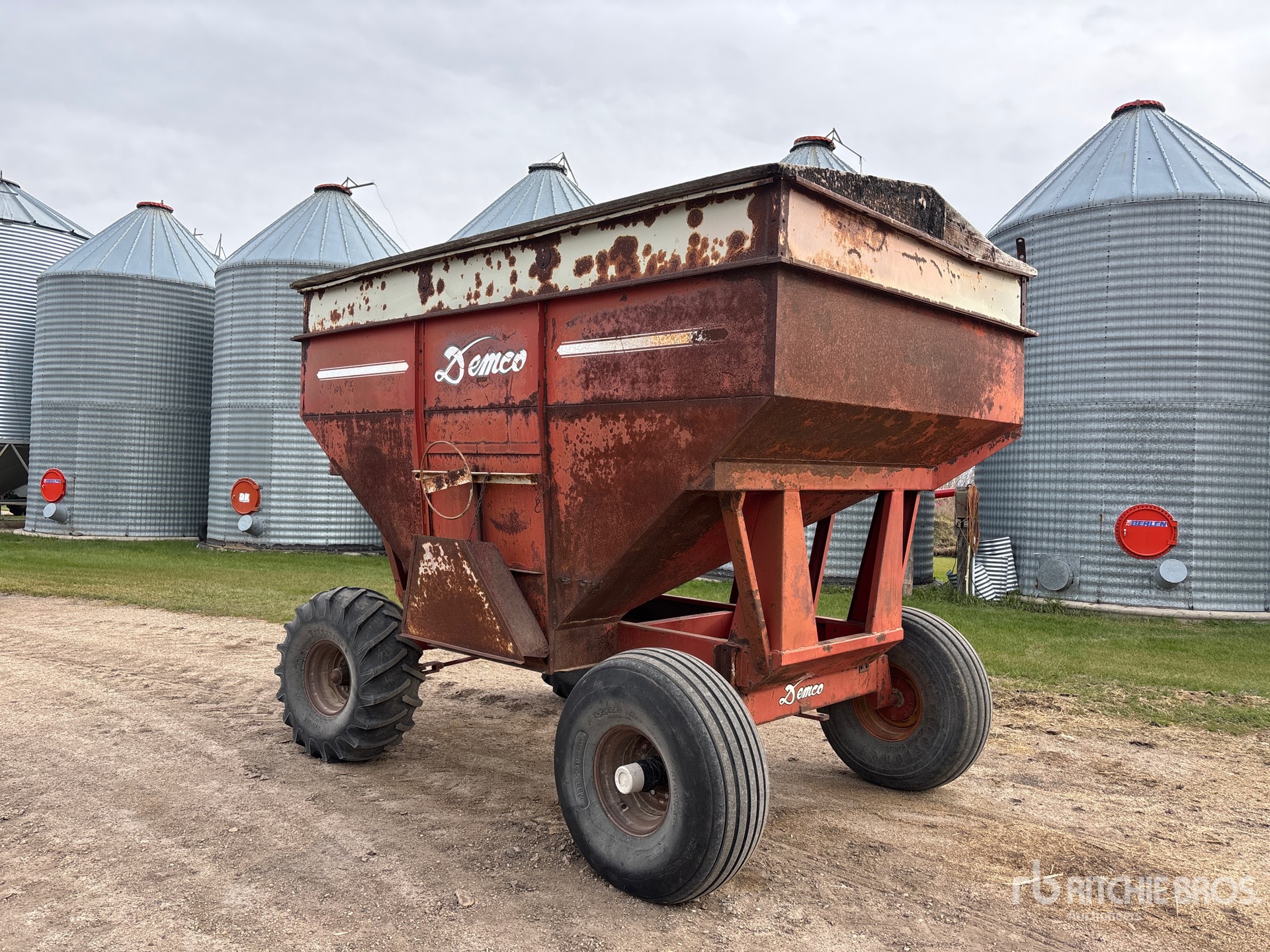 General Appearance with Bild, Ecke hinten links
