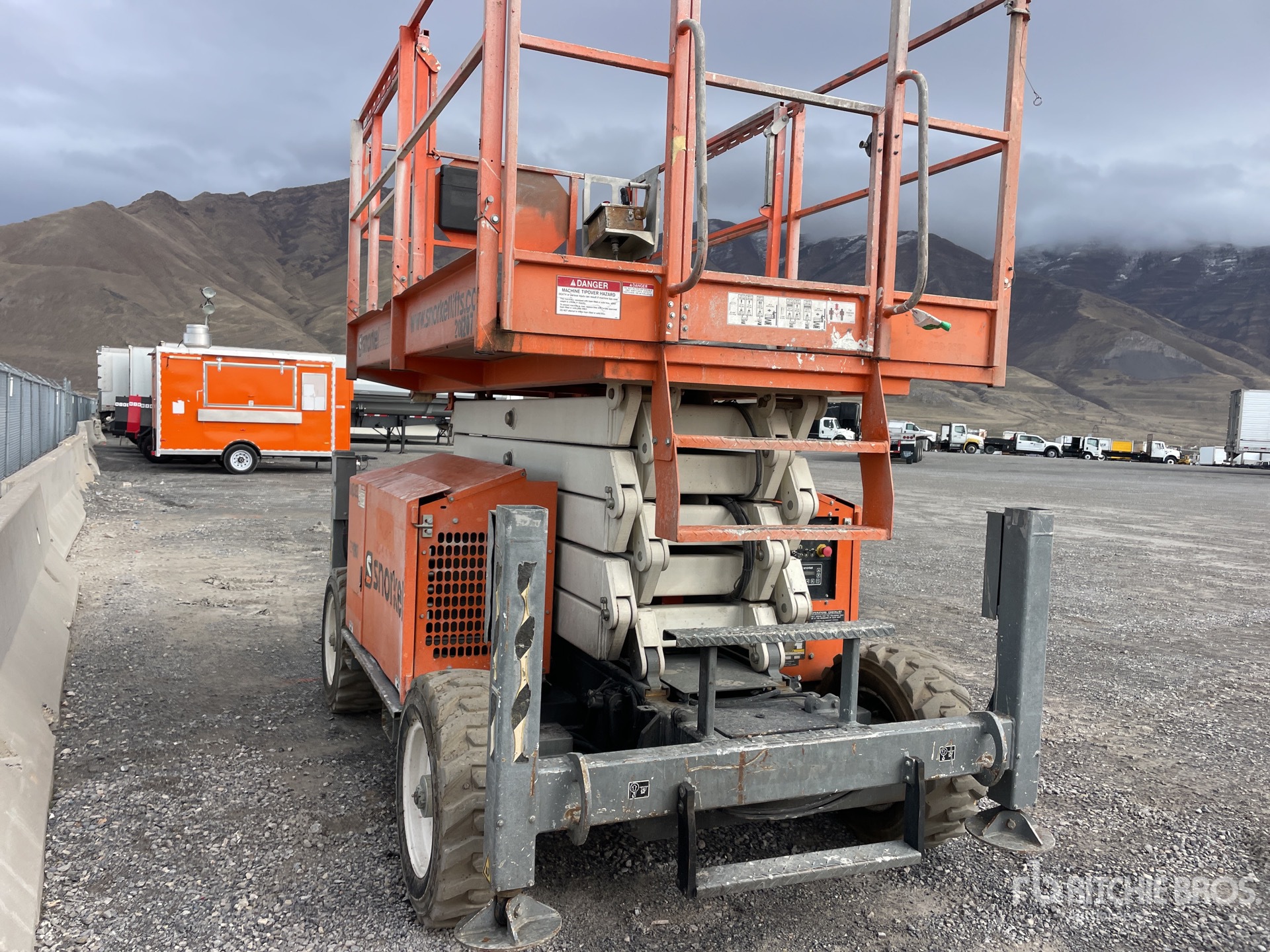 General Appearance with Picture, Right Front Corner