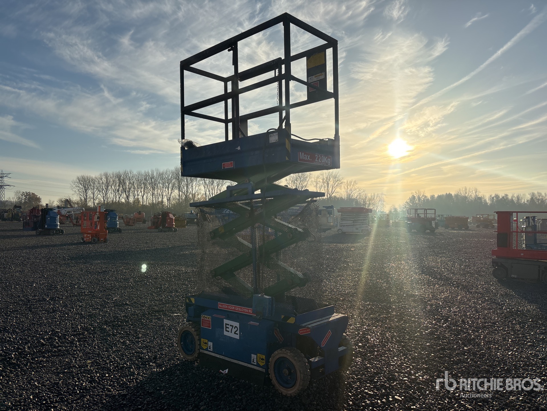 Aspect général with Image, coin avant droit