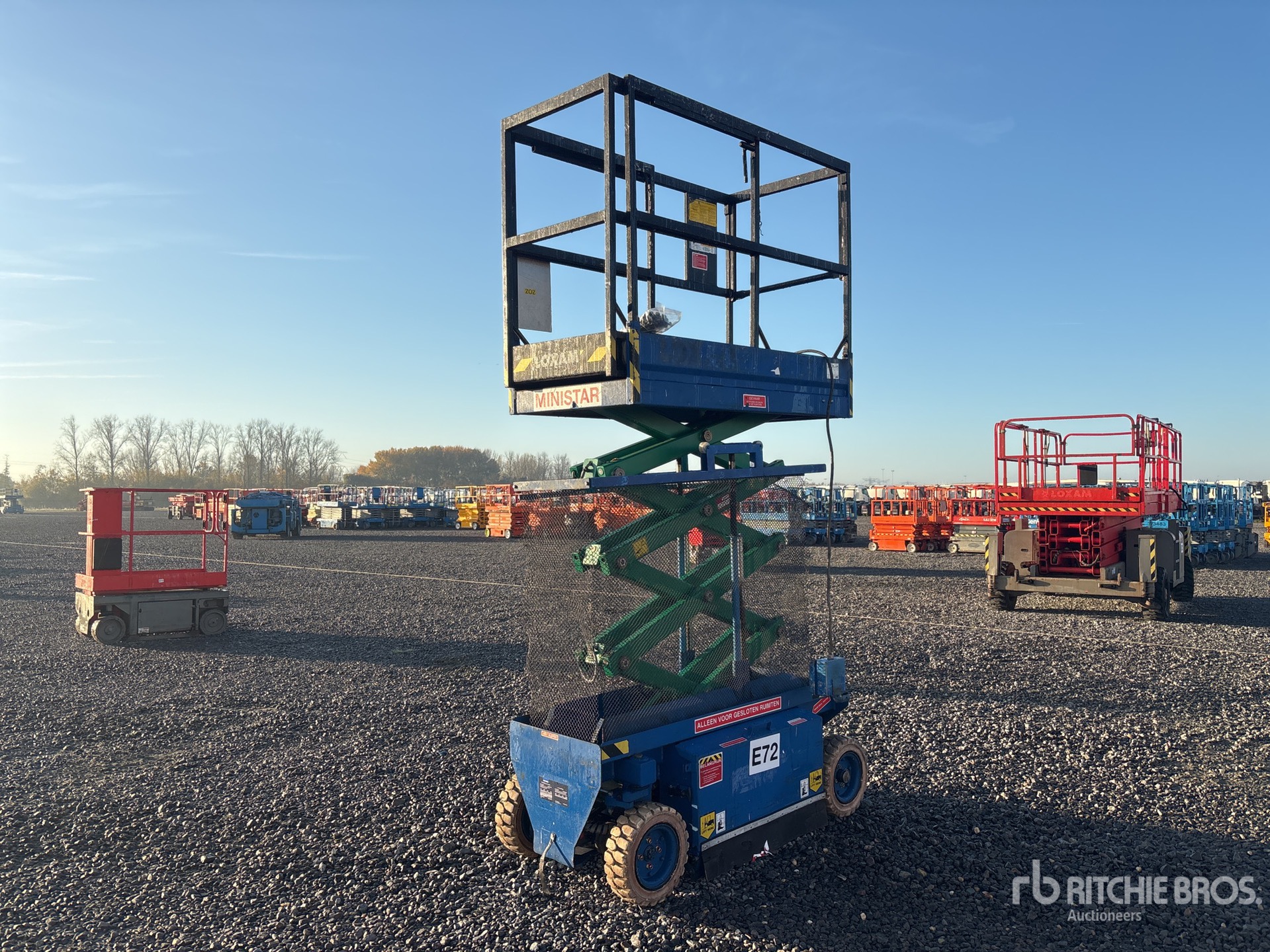 Aspect général with Image, coin arrière droit