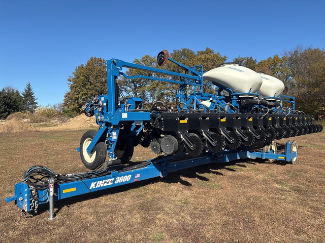 2020 Kinze 3600 ASD 16 Row No-Till Planter