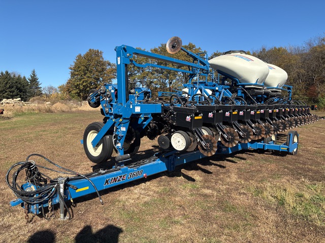 2014 Kinze 3600 ASD 16 Row No-Till Planter