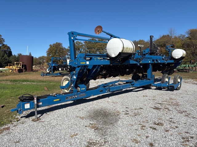 2010 Kinze 3660 16 Row No-Till Planter