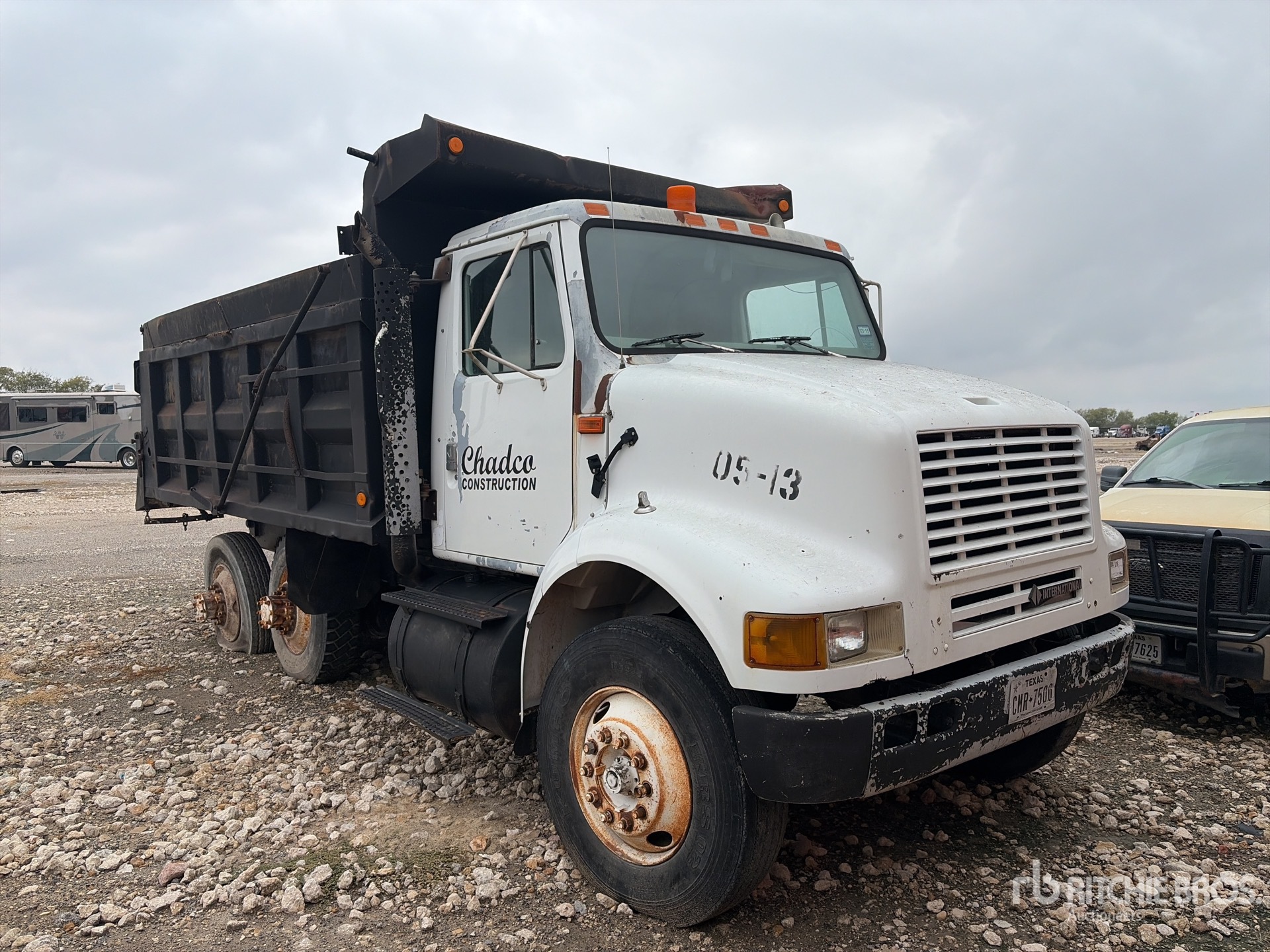 General Appearance with Picture, Right Front Corner