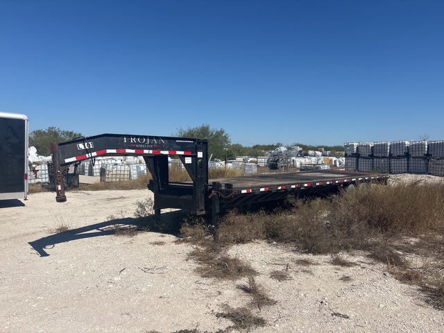 2009 Road Boss 32 ft T/A Gooseneck Flatbed Trailer (Inoperable) 2009 Road Boss 32 ft T/A Gooseneck Flatbed Trailer (Inoperable)