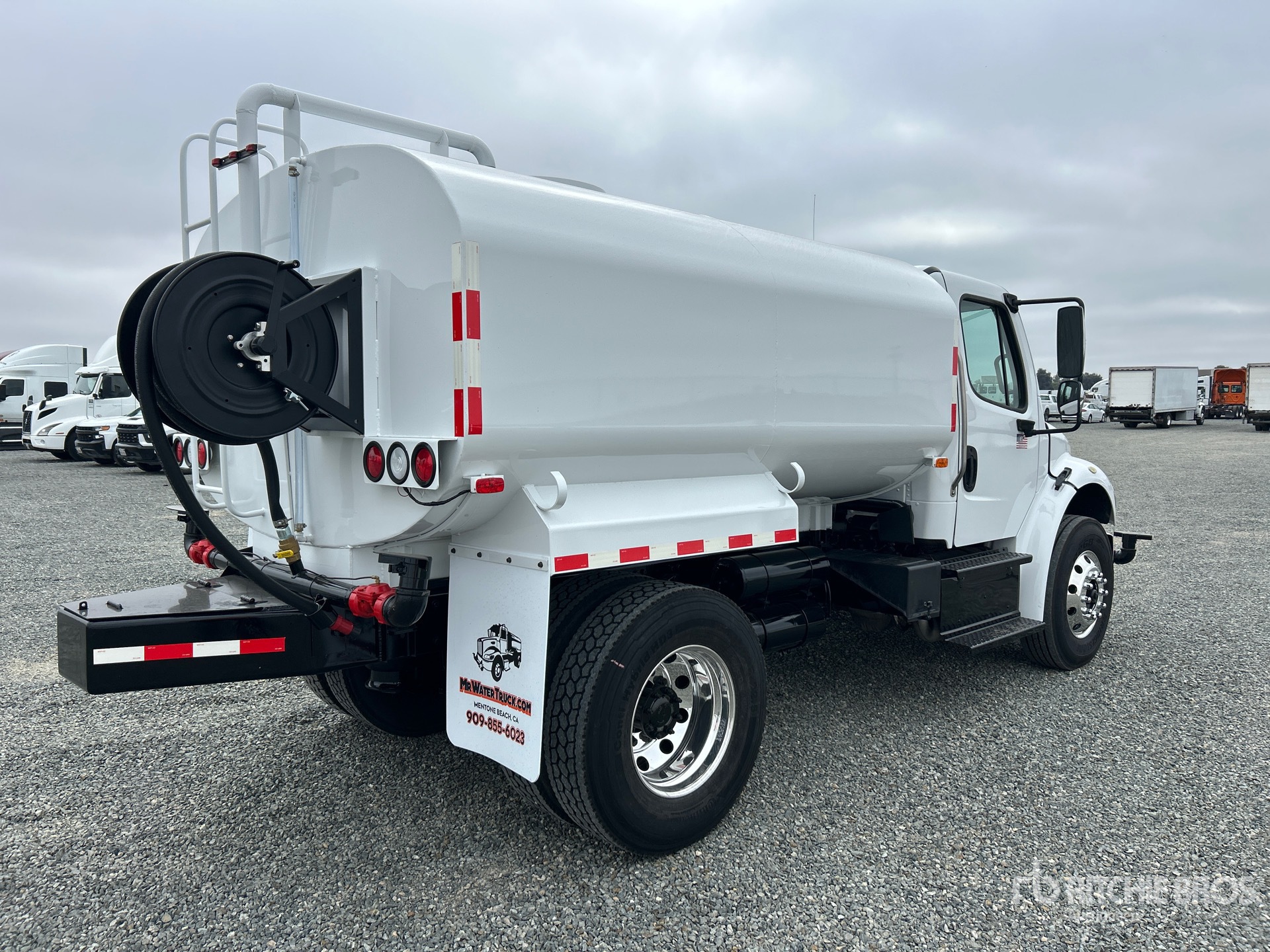 Aspect général with Image, coin arrière droit