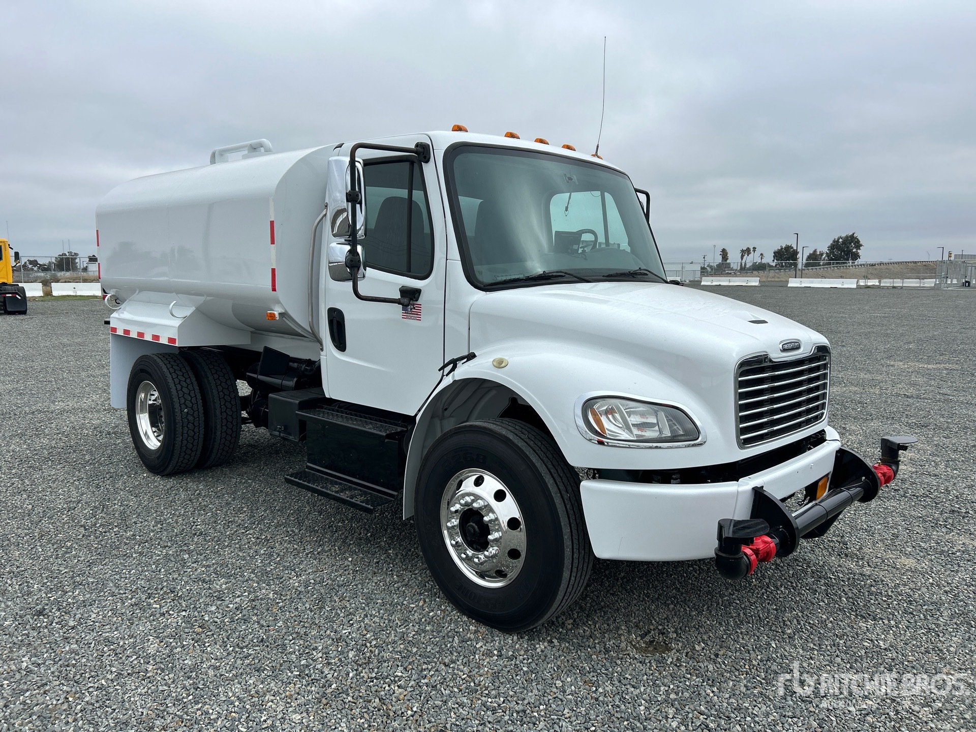 Aspect général with Image, coin avant droit