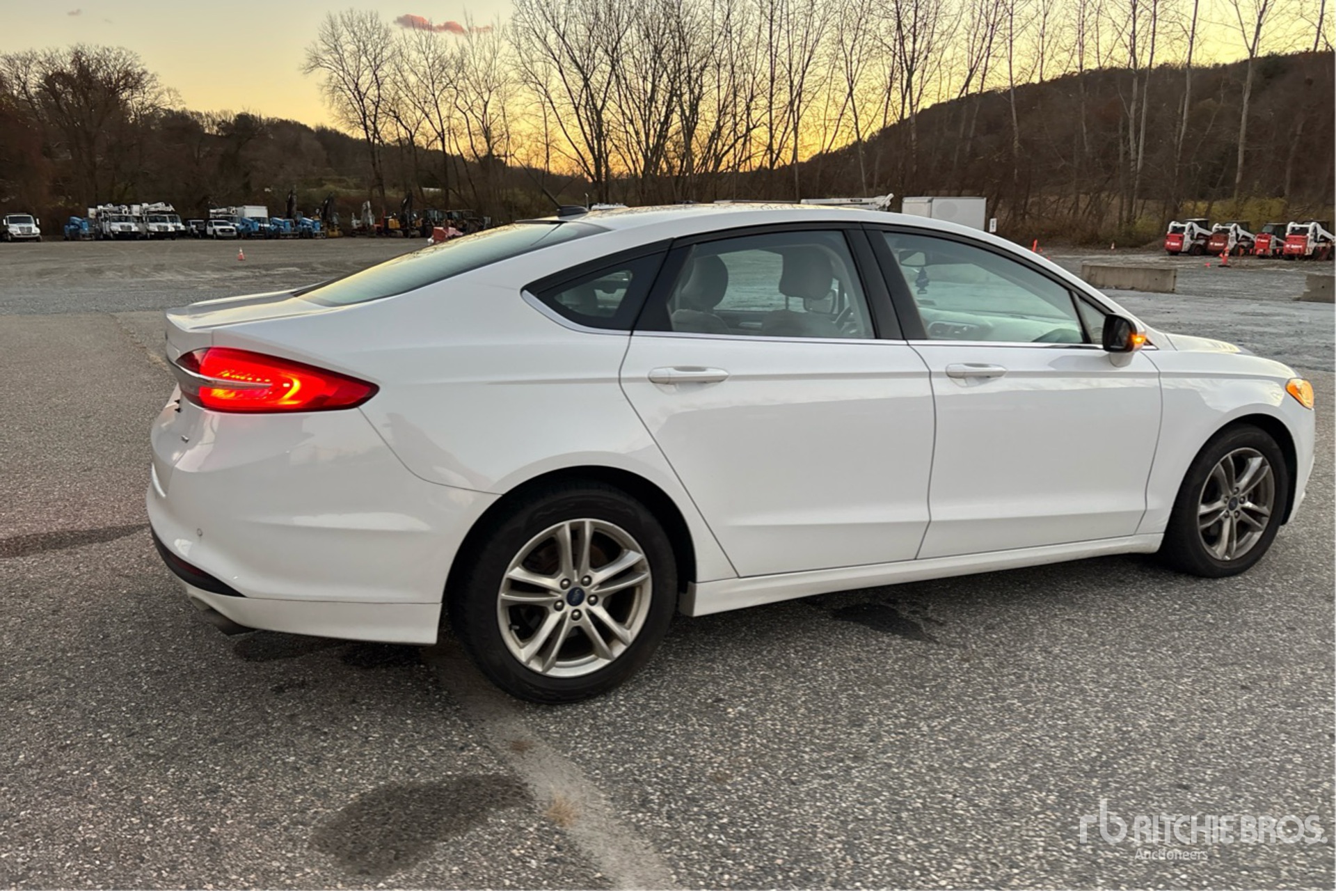 Aspect général with Image, coin arrière droit