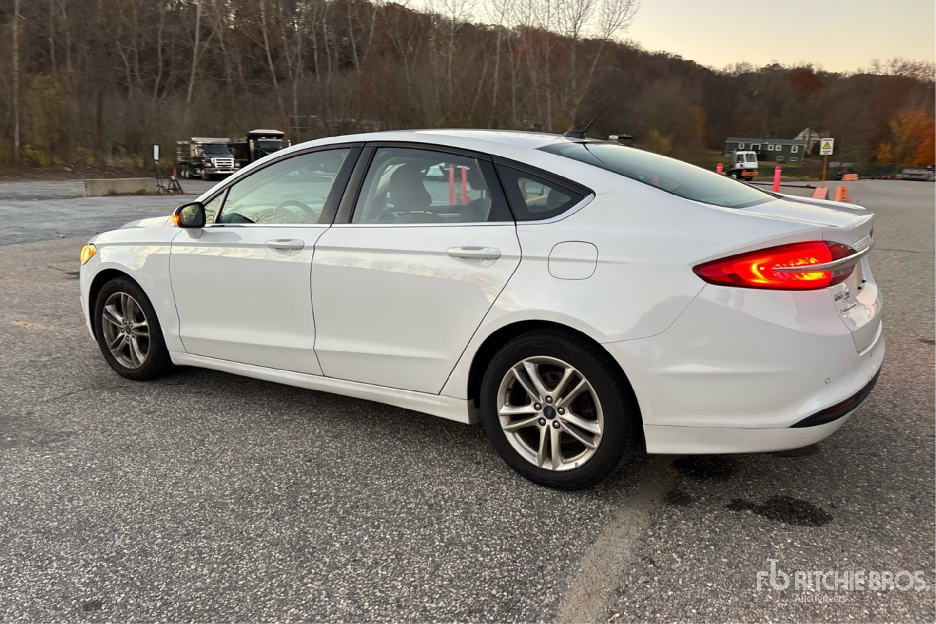 Aspect général with Image, coin arrière gauche