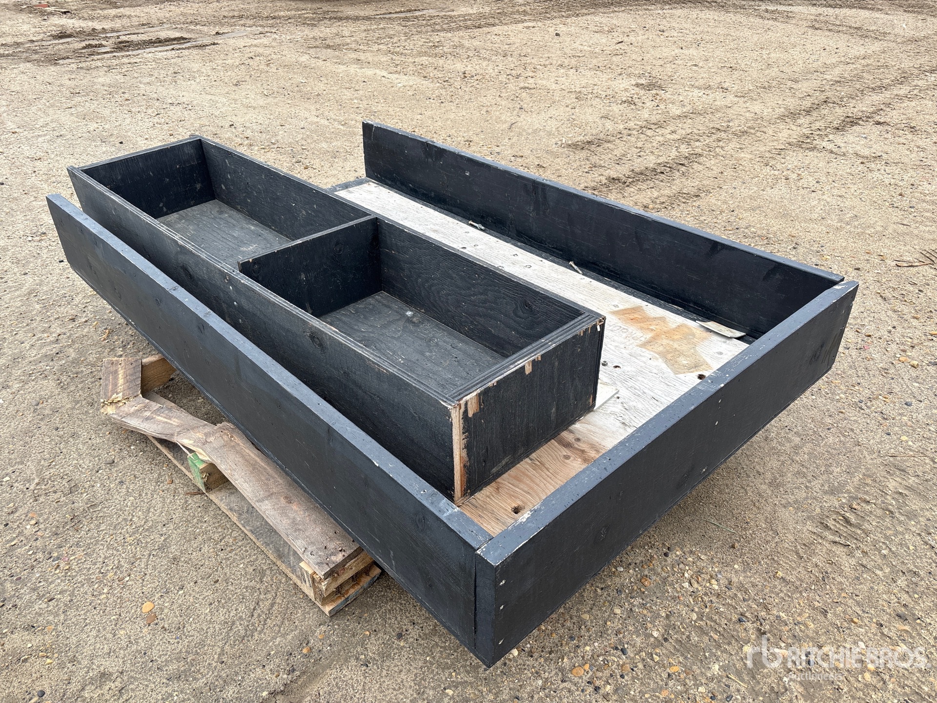 Aspect général with Image, coin arrière droit