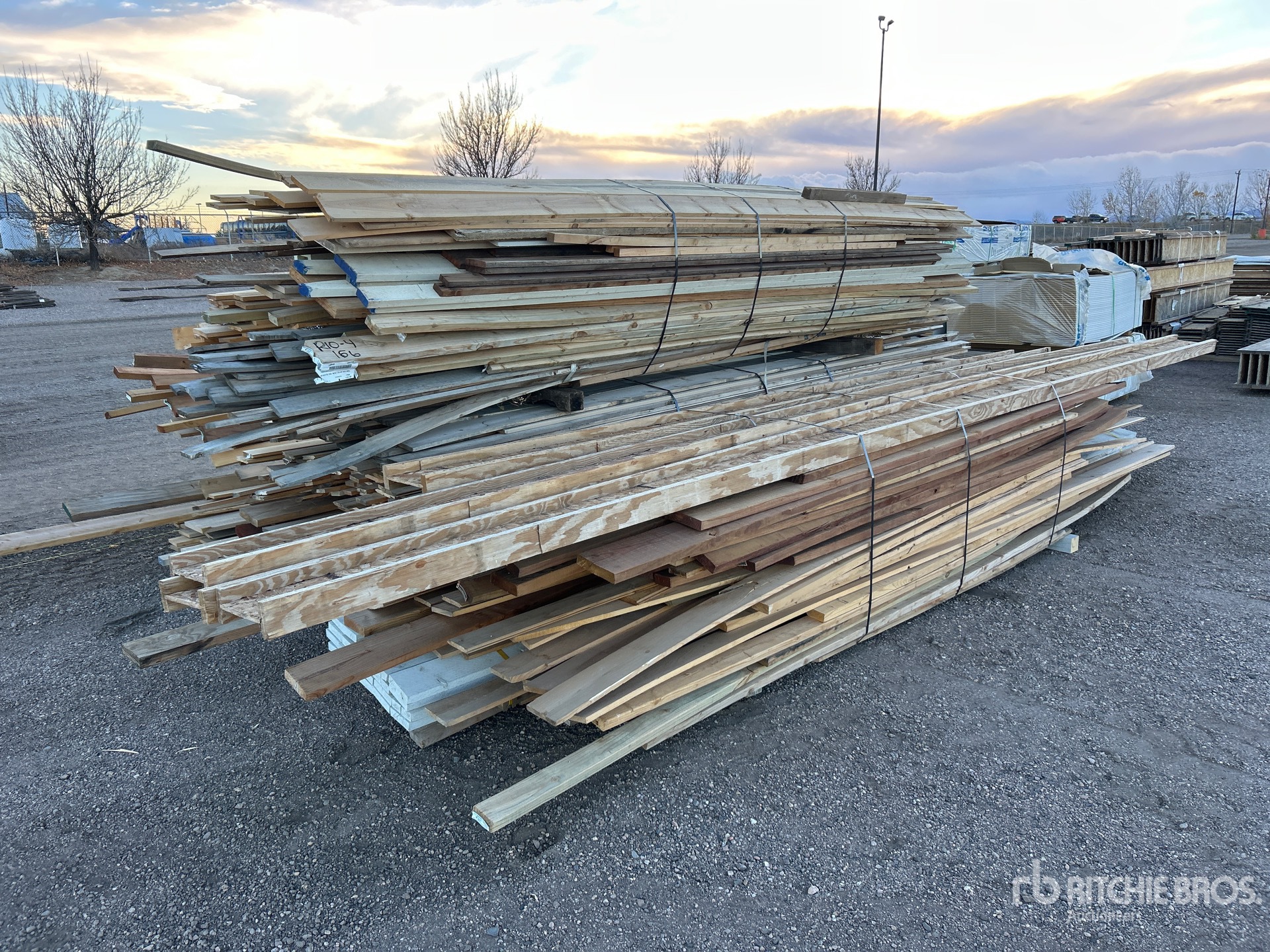 General Appearance with Bild, Ecke hinten links