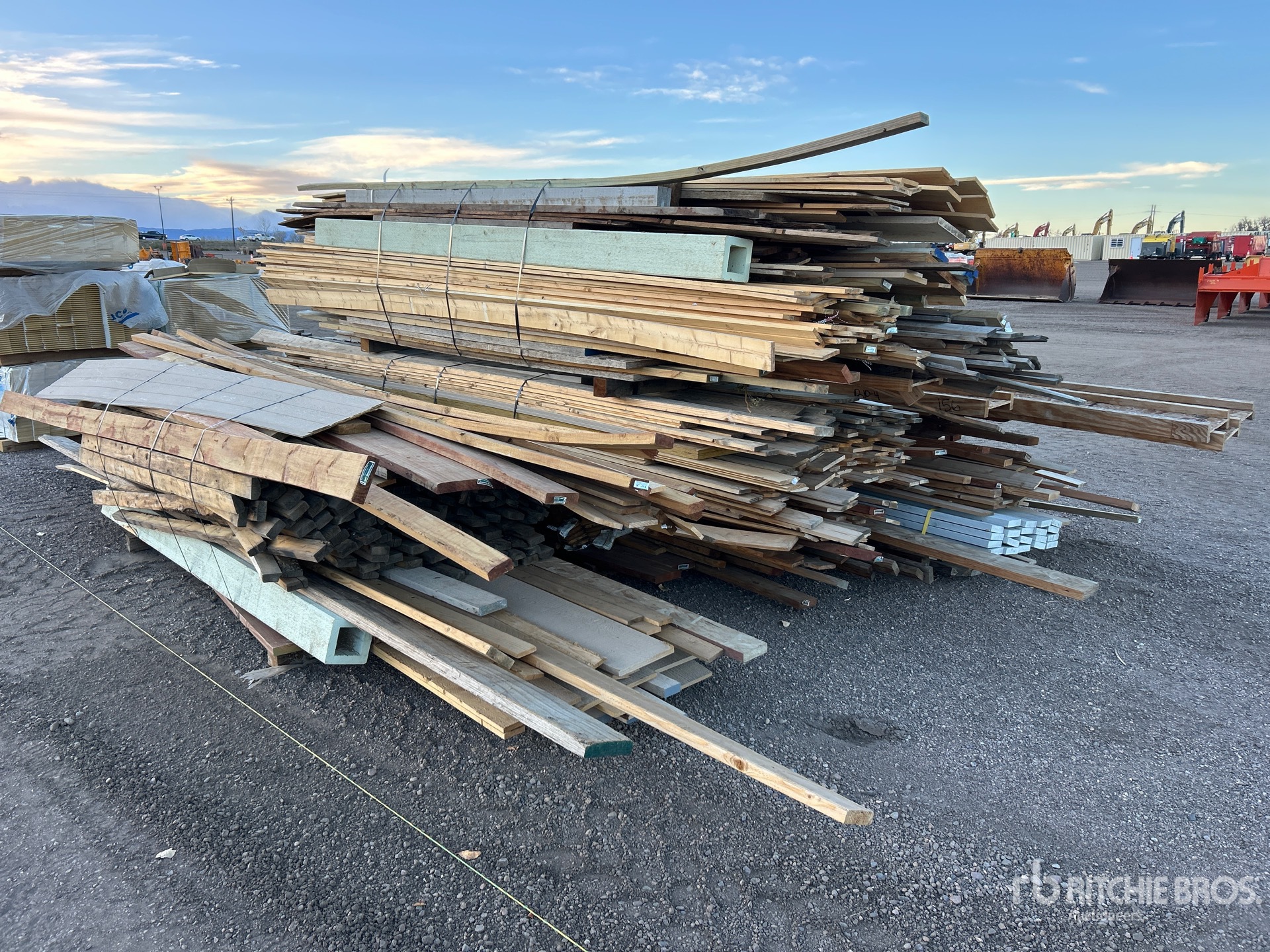 General Appearance with Bild, Ecke vorne links