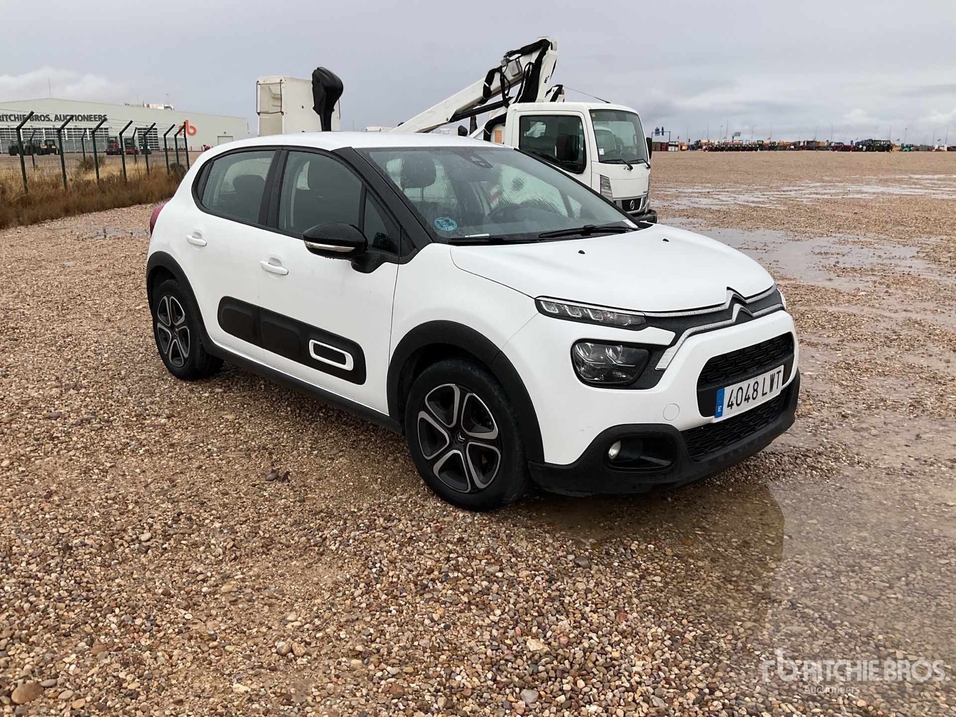 General Appearance with Picture, Right Front Corner