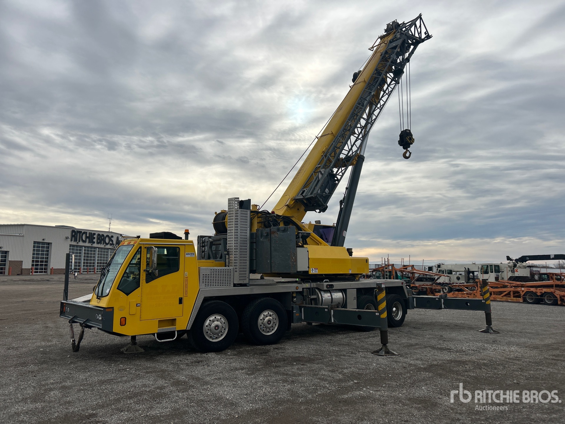 General Appearance with Bild, Ecke vorne links