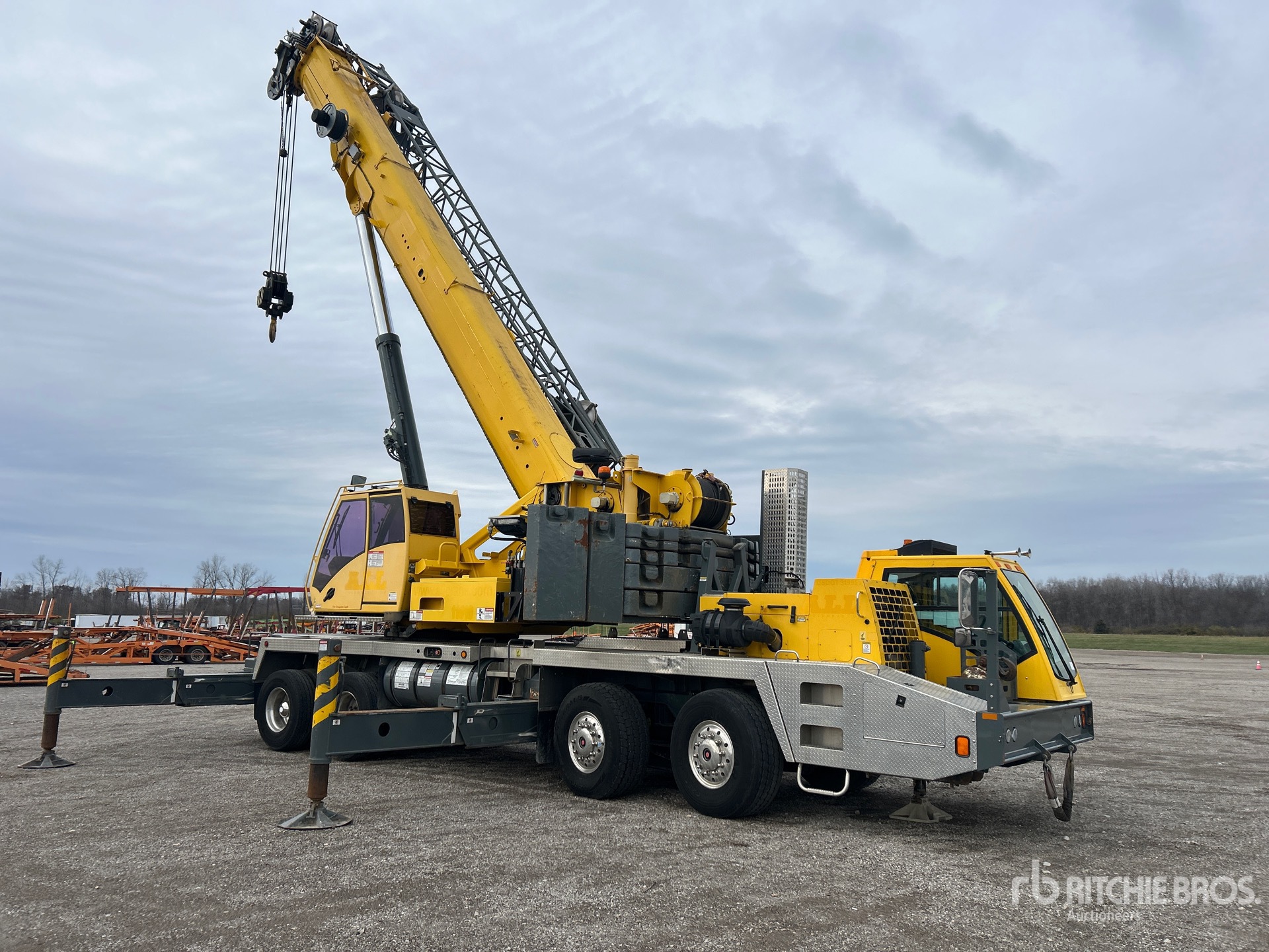 General Appearance with Bild, Ecke vorne rechts