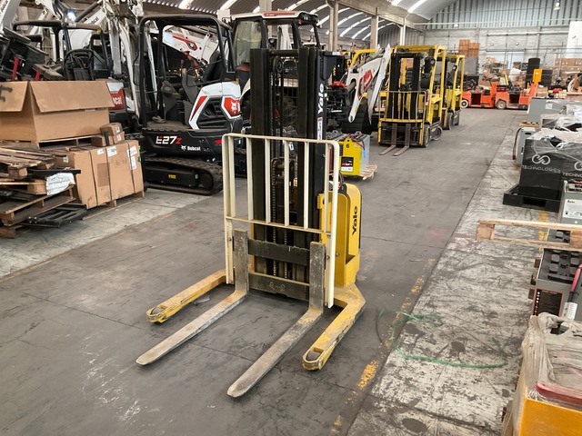 2022 Yale MSW030-F 3000 lb Electric Forklift 2022 Yale MSW030-F 3000 lb Electric Forklift