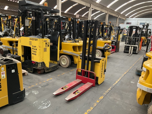 2017 Hyster S1.0E 2200 lb Pallet Jack