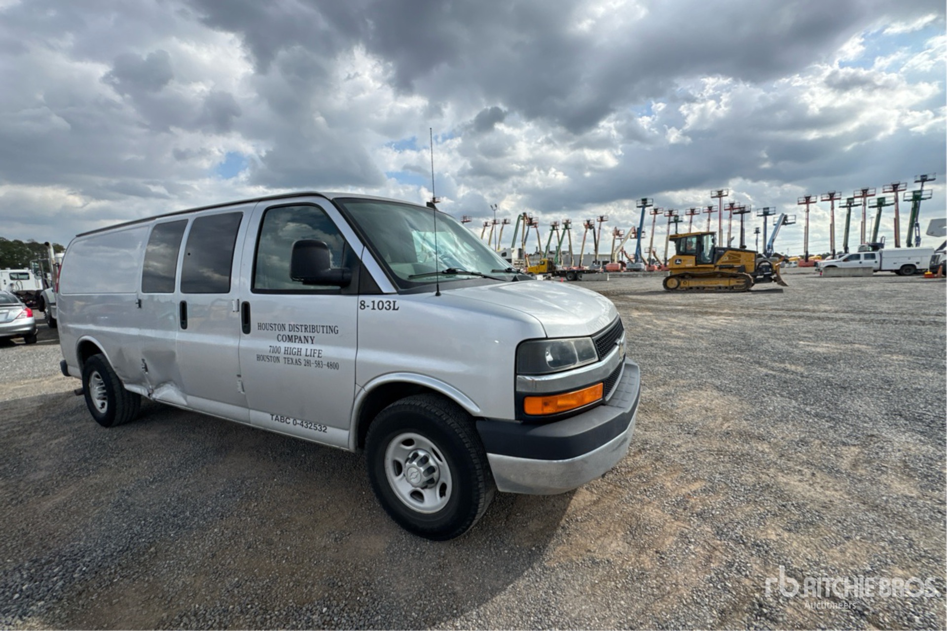 General Appearance with Bild, Ecke vorne rechts