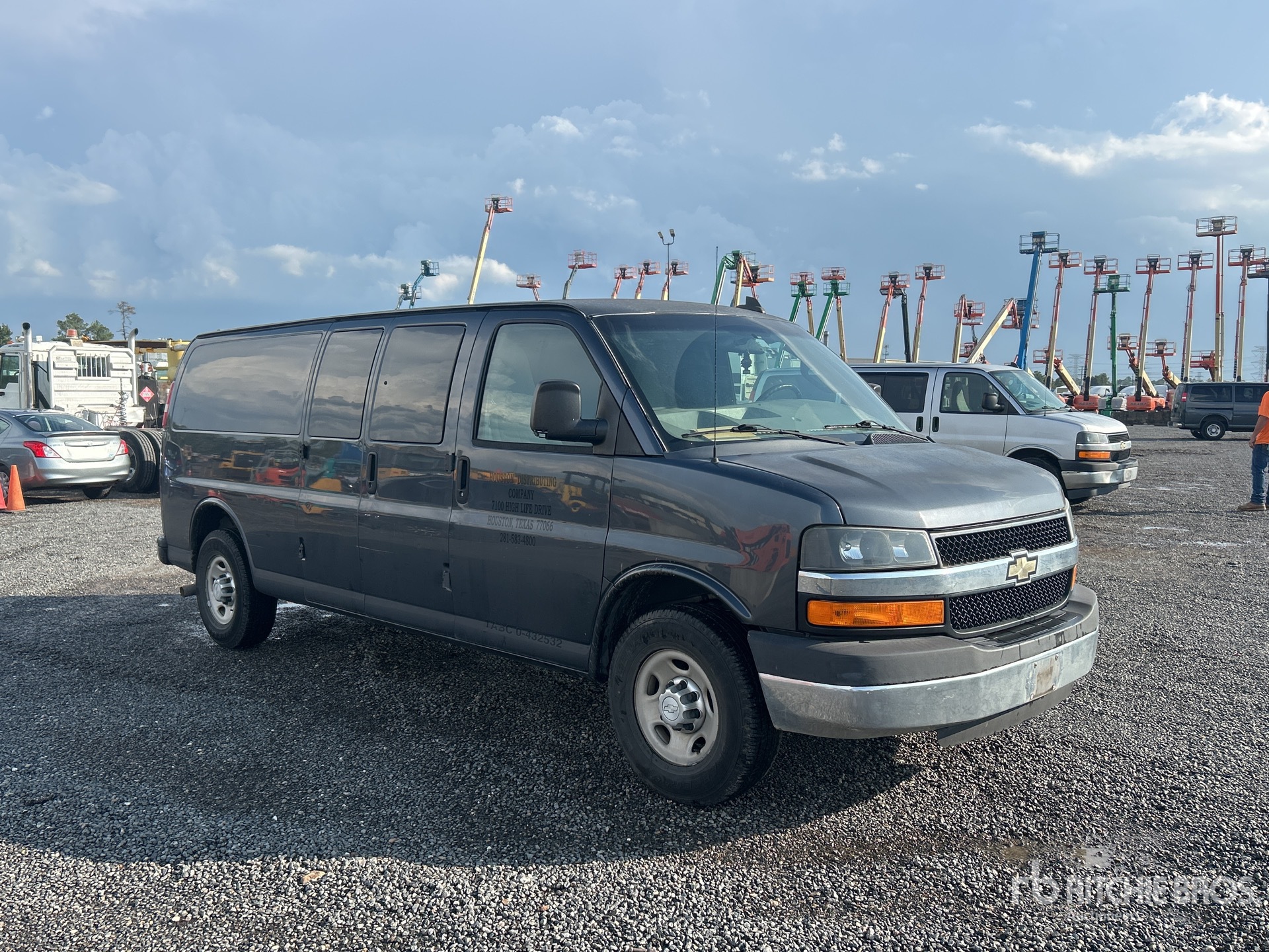 General Appearance with Picture, Right Front Corner