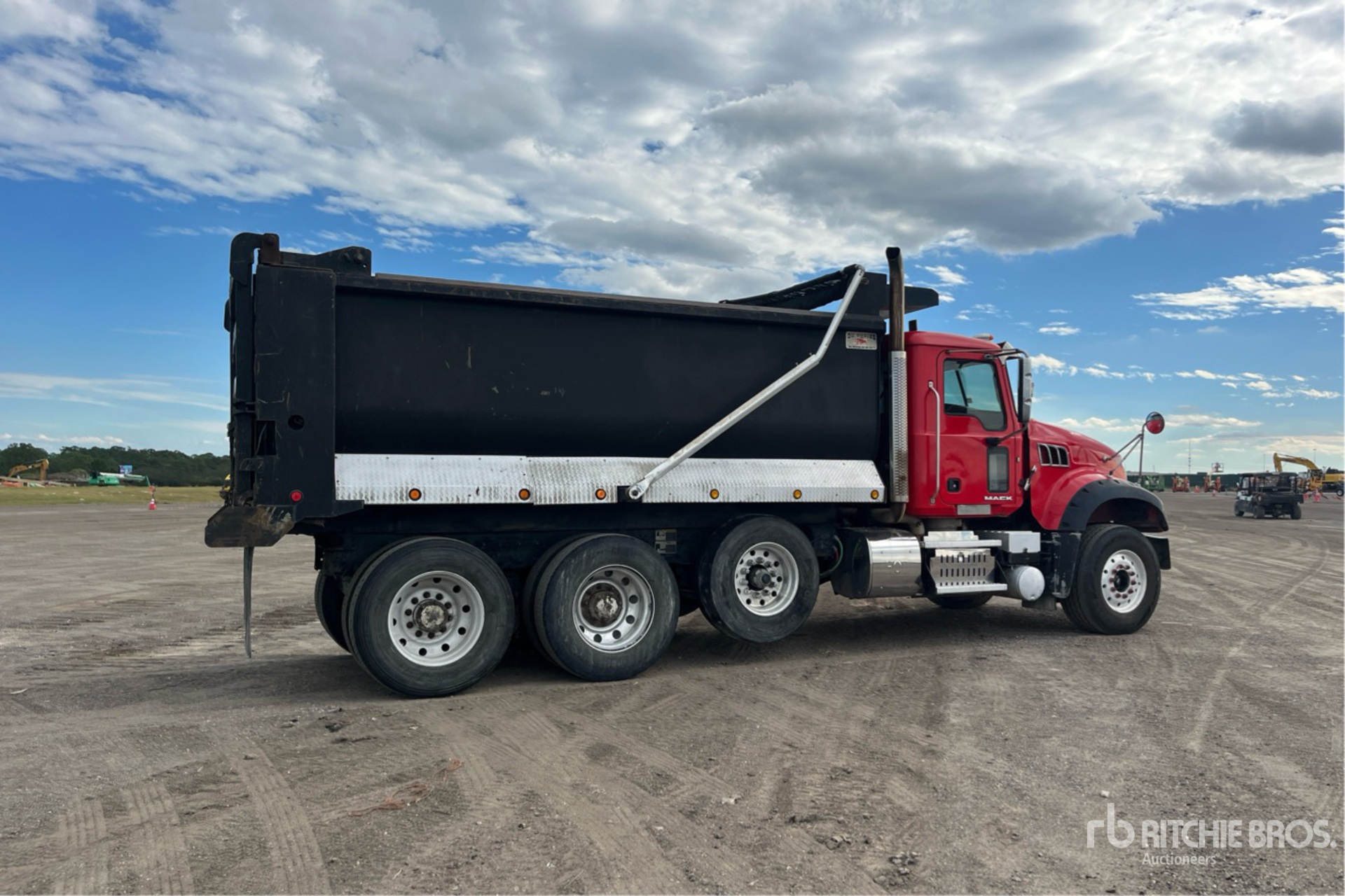 General Appearance with Foto, angolo anteriore sinistro