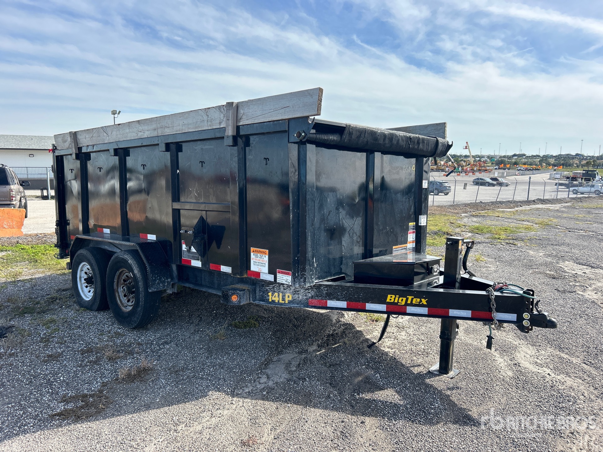 General Appearance with Bild, Ecke vorne rechts