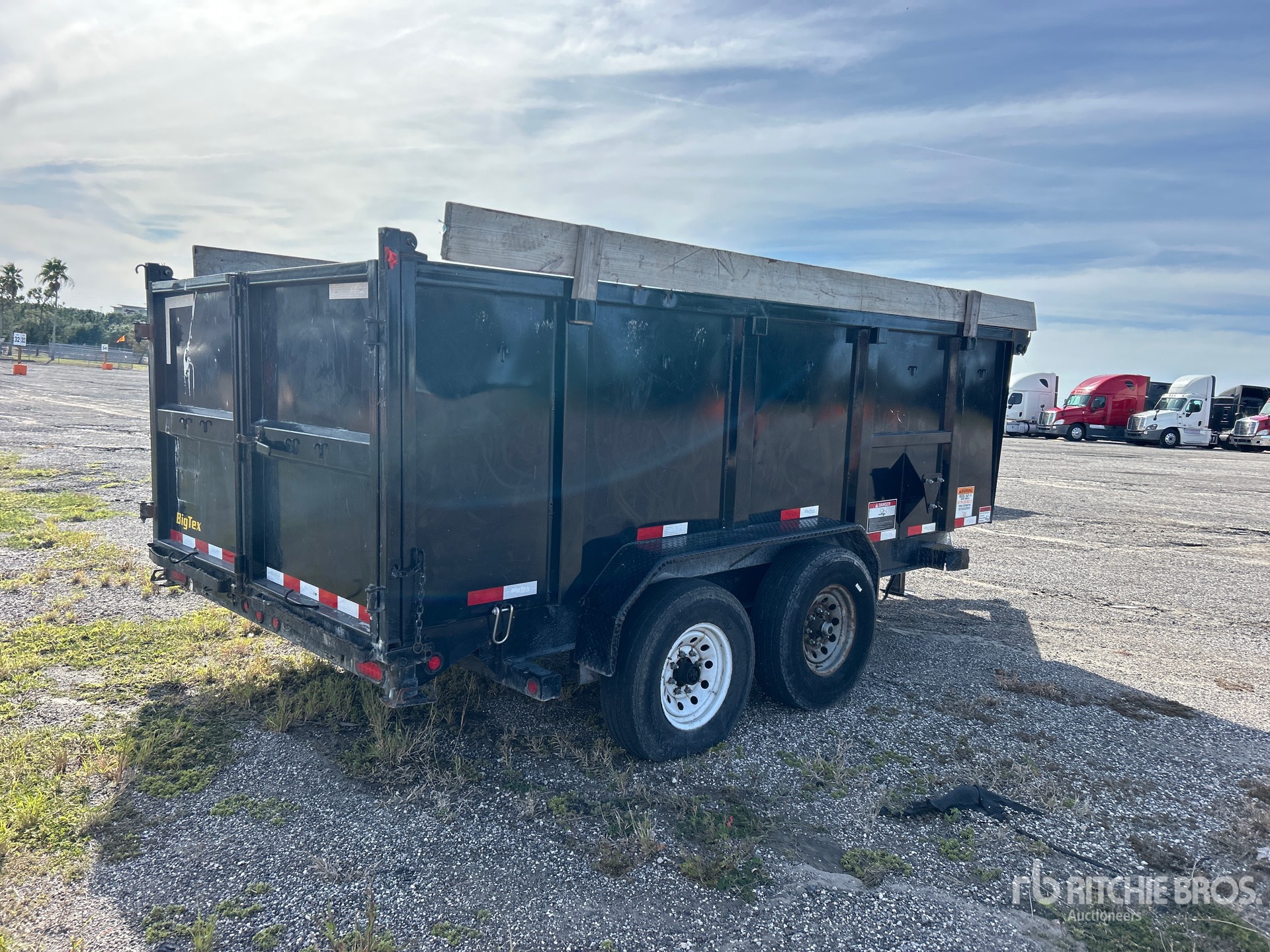 General Appearance with Bild, Ecke hinten rechts