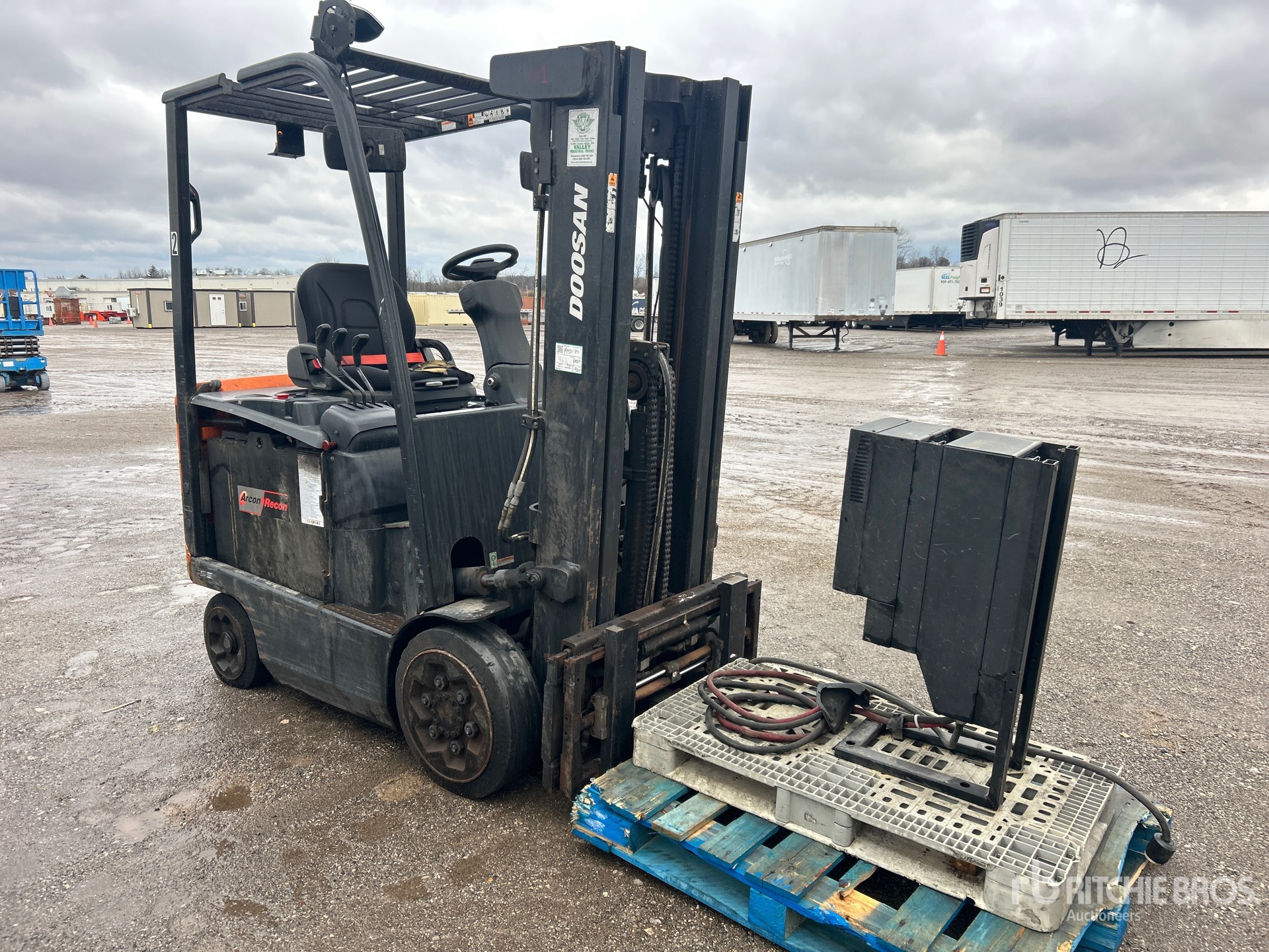 General Appearance with Picture, Right Front Corner