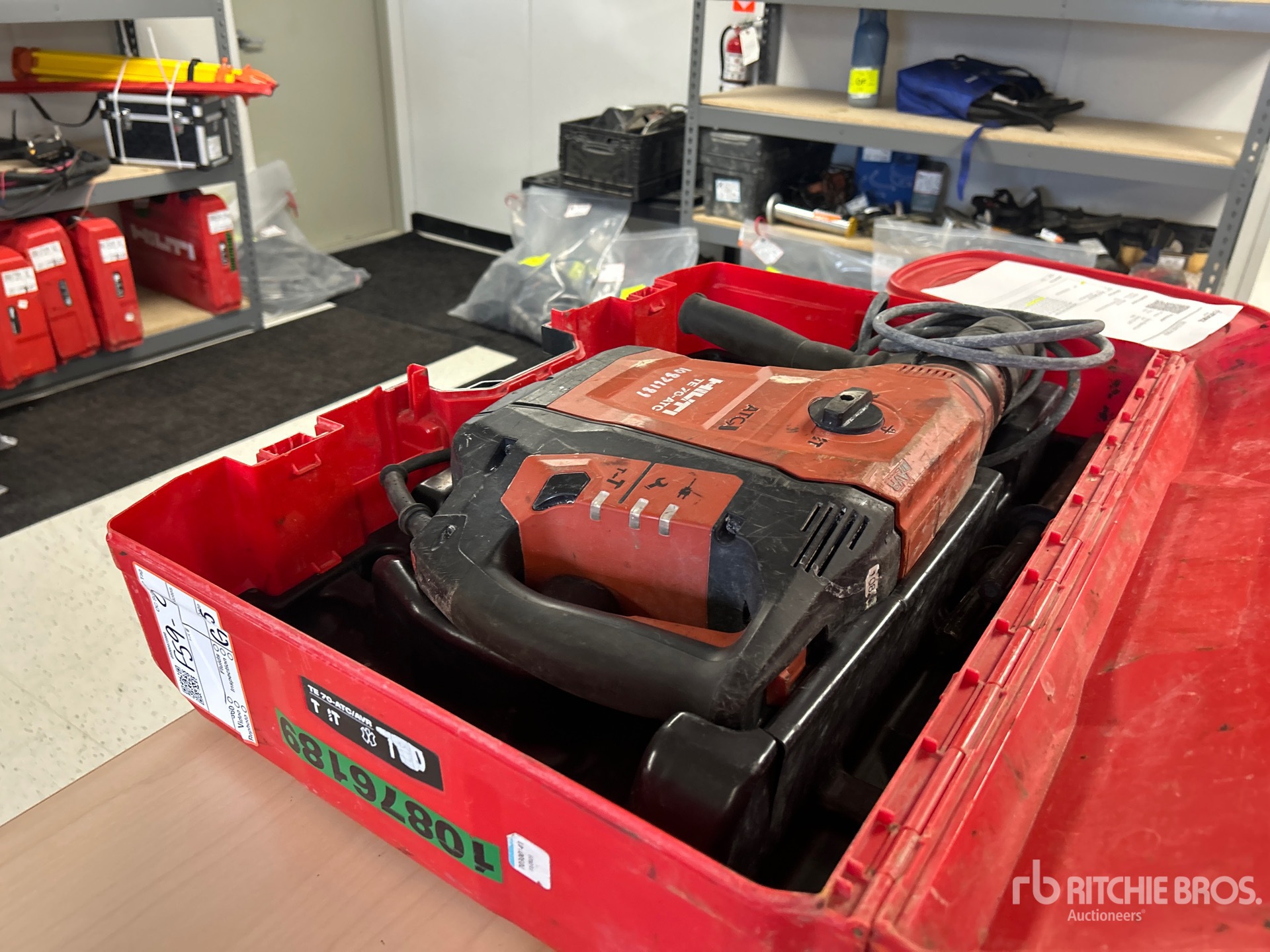 General Appearance with Image, coin avant droit