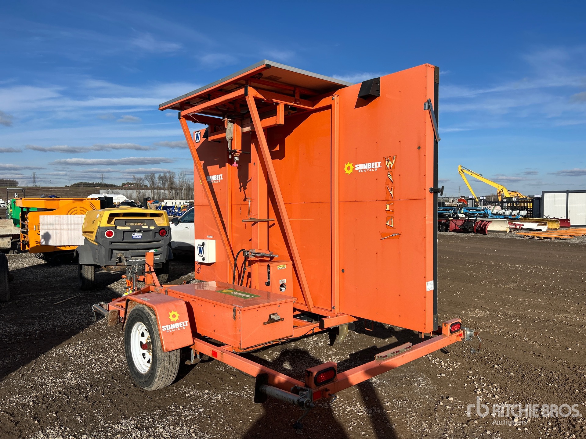 Aspect général with Image, coin arrière droit