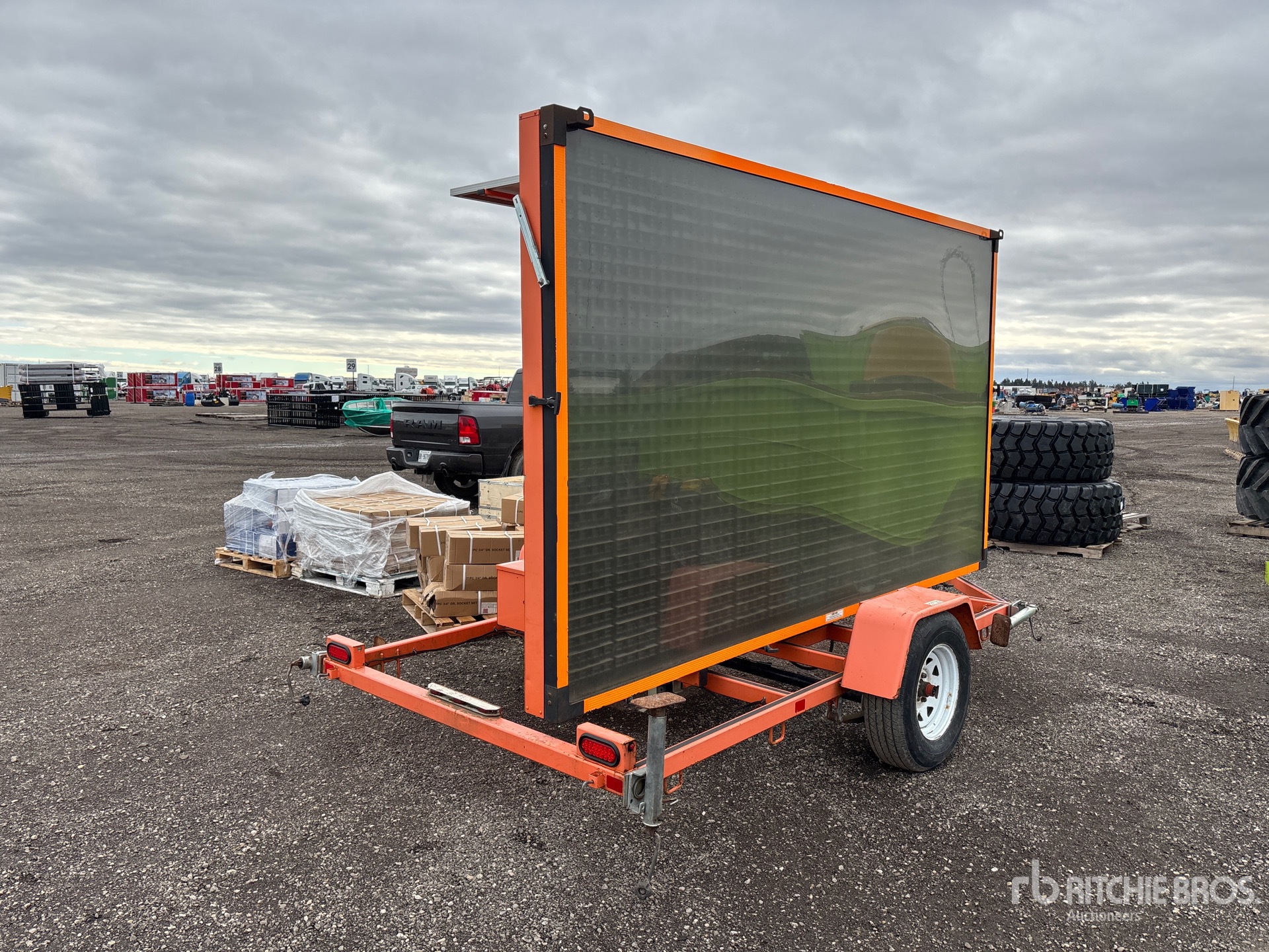 General Appearance with Foto, angolo anteriore sinistro