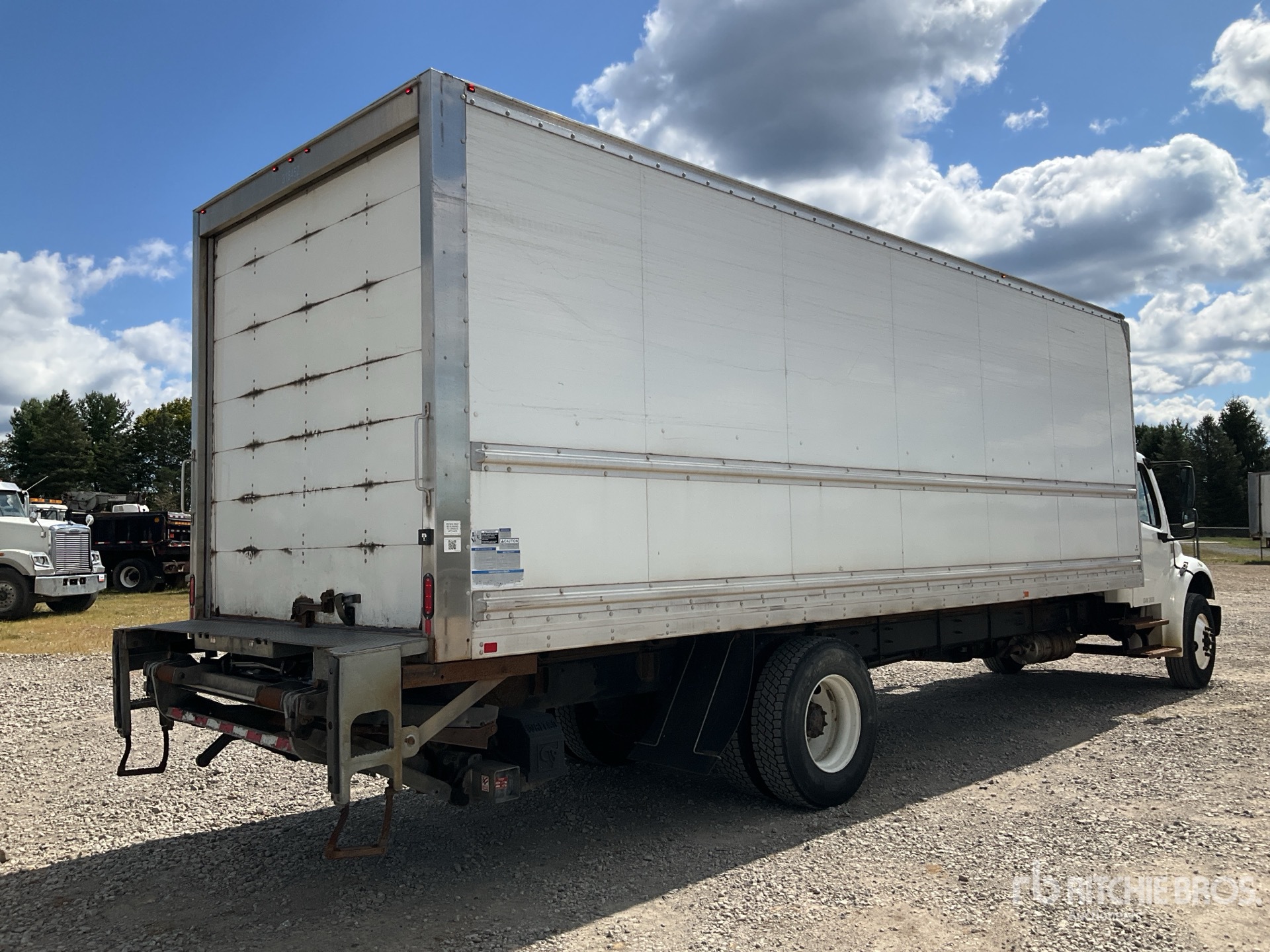 Aspect général with Image, coin arrière droit