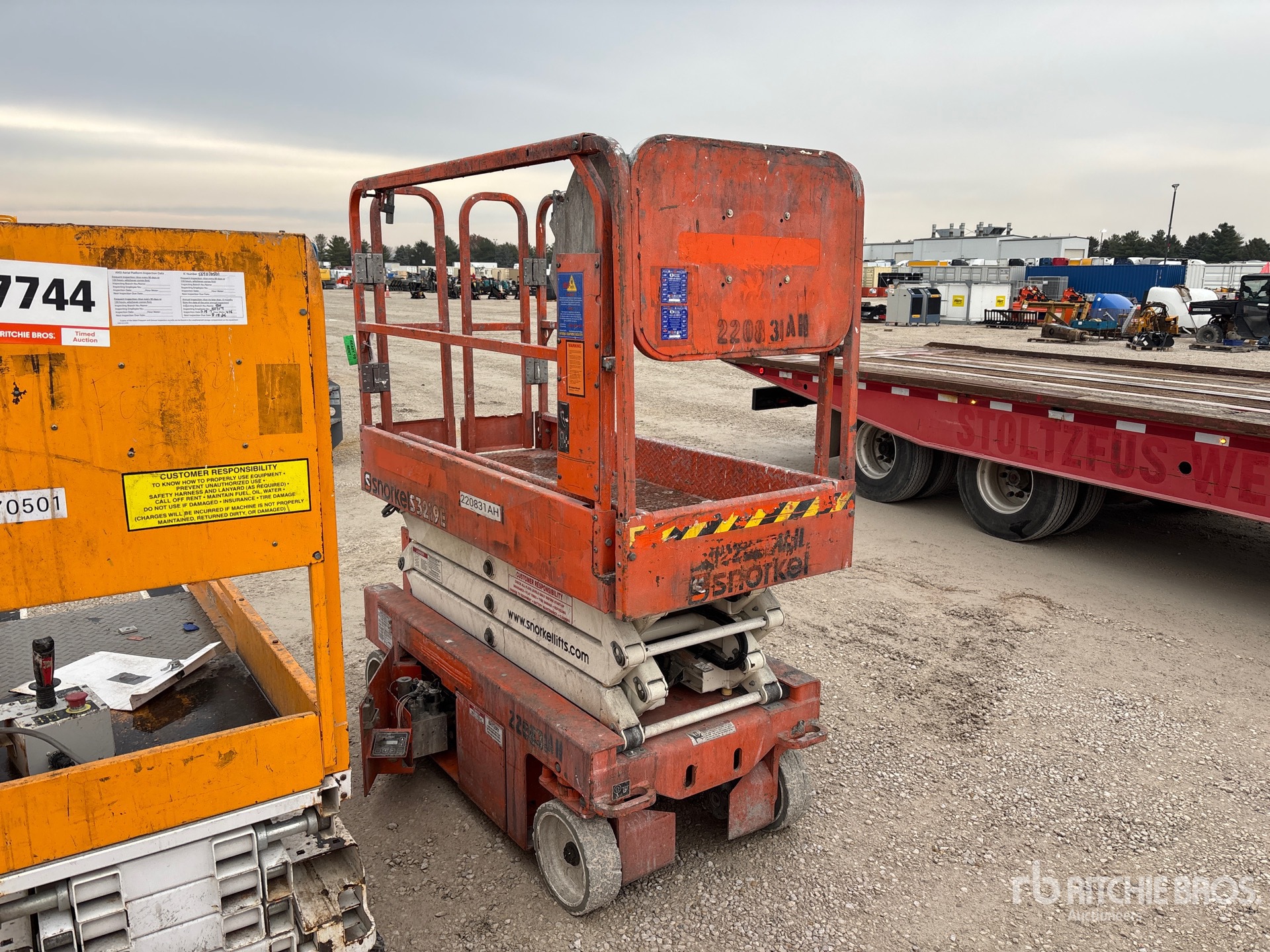 General Appearance with Picture, Right Front Corner