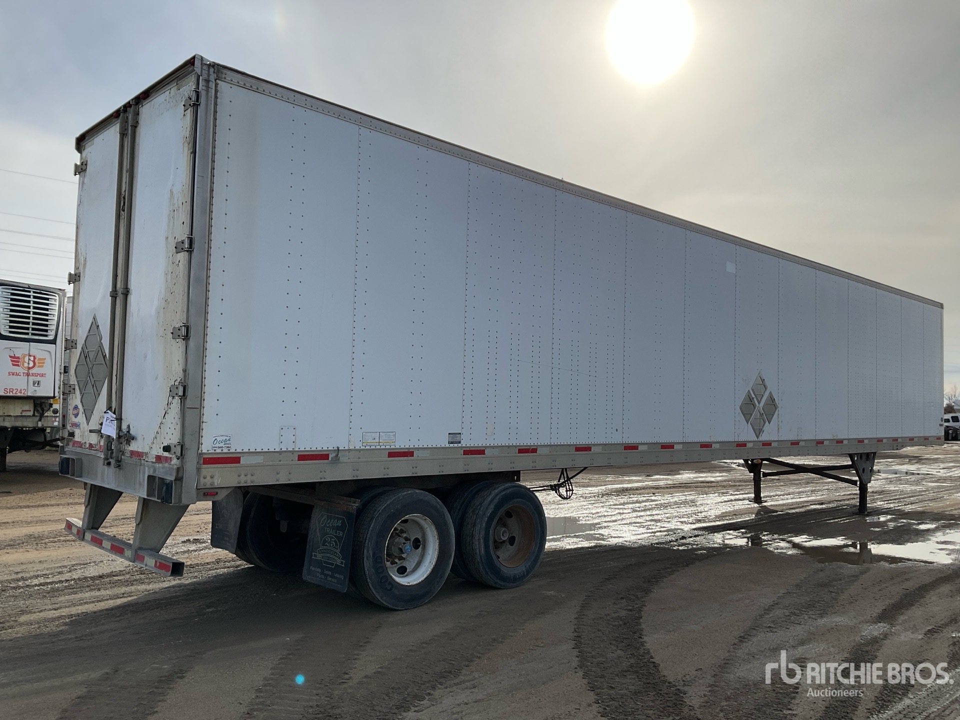 Aspect général with Image, coin arrière droit