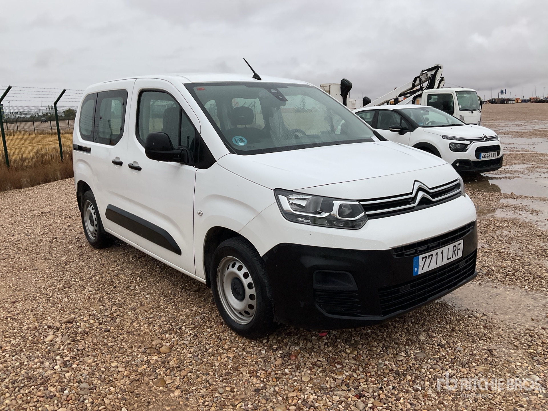 General Appearance with Foto, angolo anteriore destro