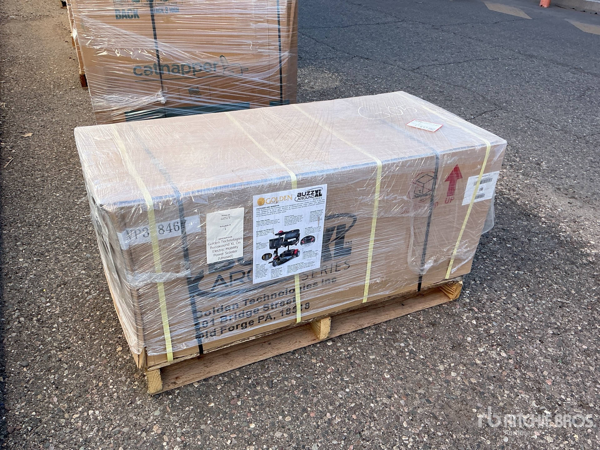 General Appearance with Picture, Right Front Corner