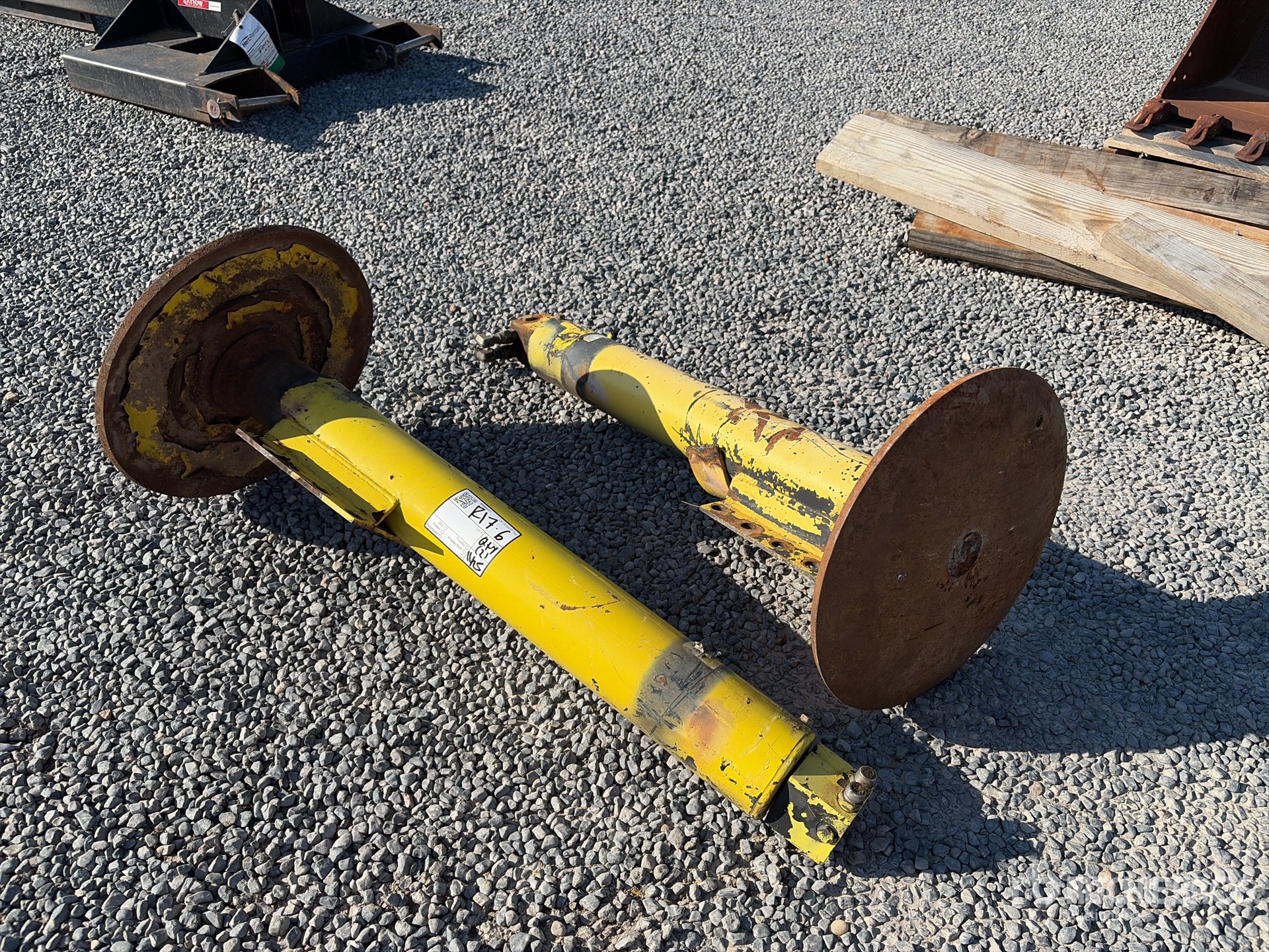 General Appearance with Bild, Ecke vorne links