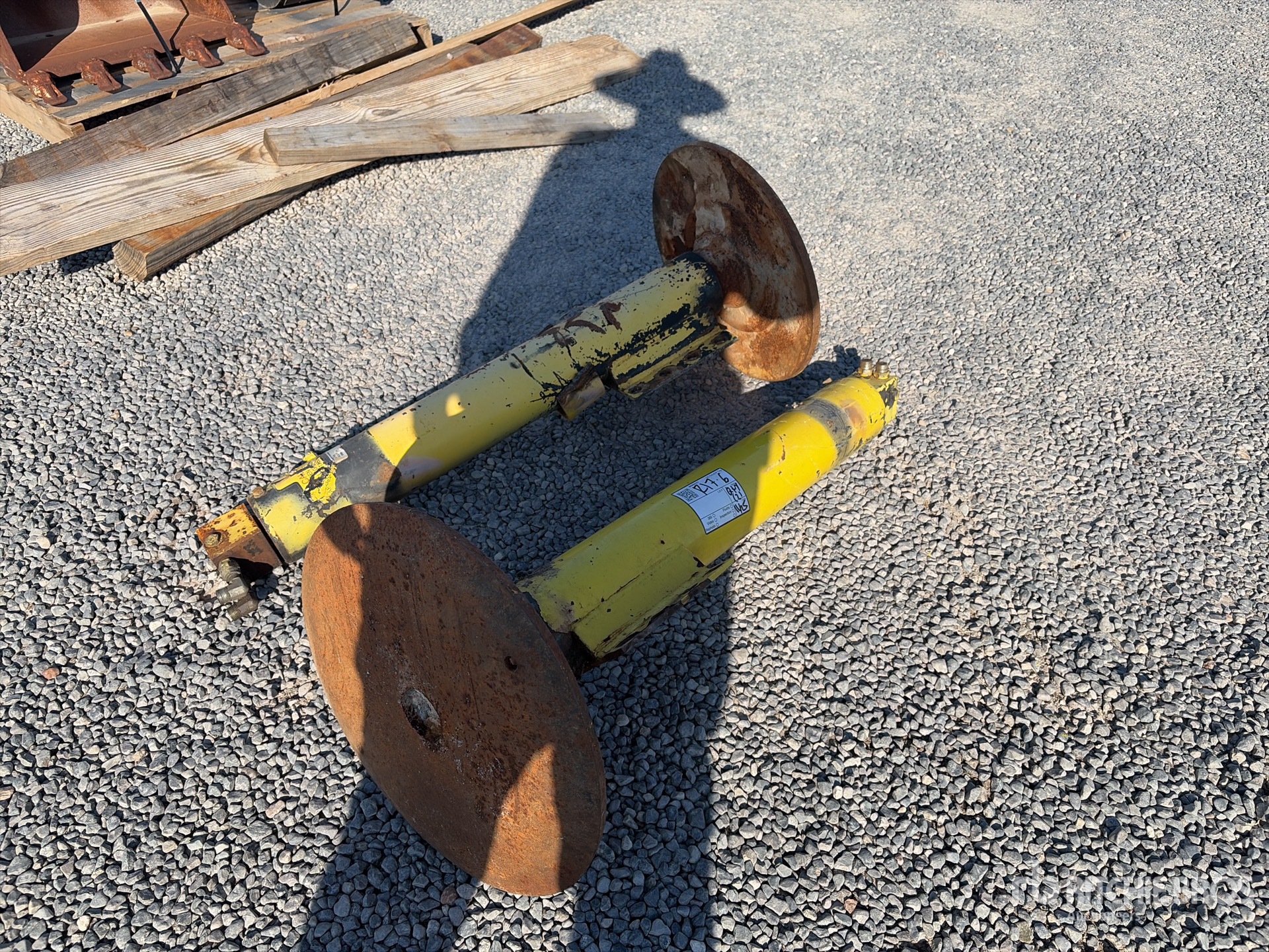 General Appearance with Bild, Ecke vorne rechts