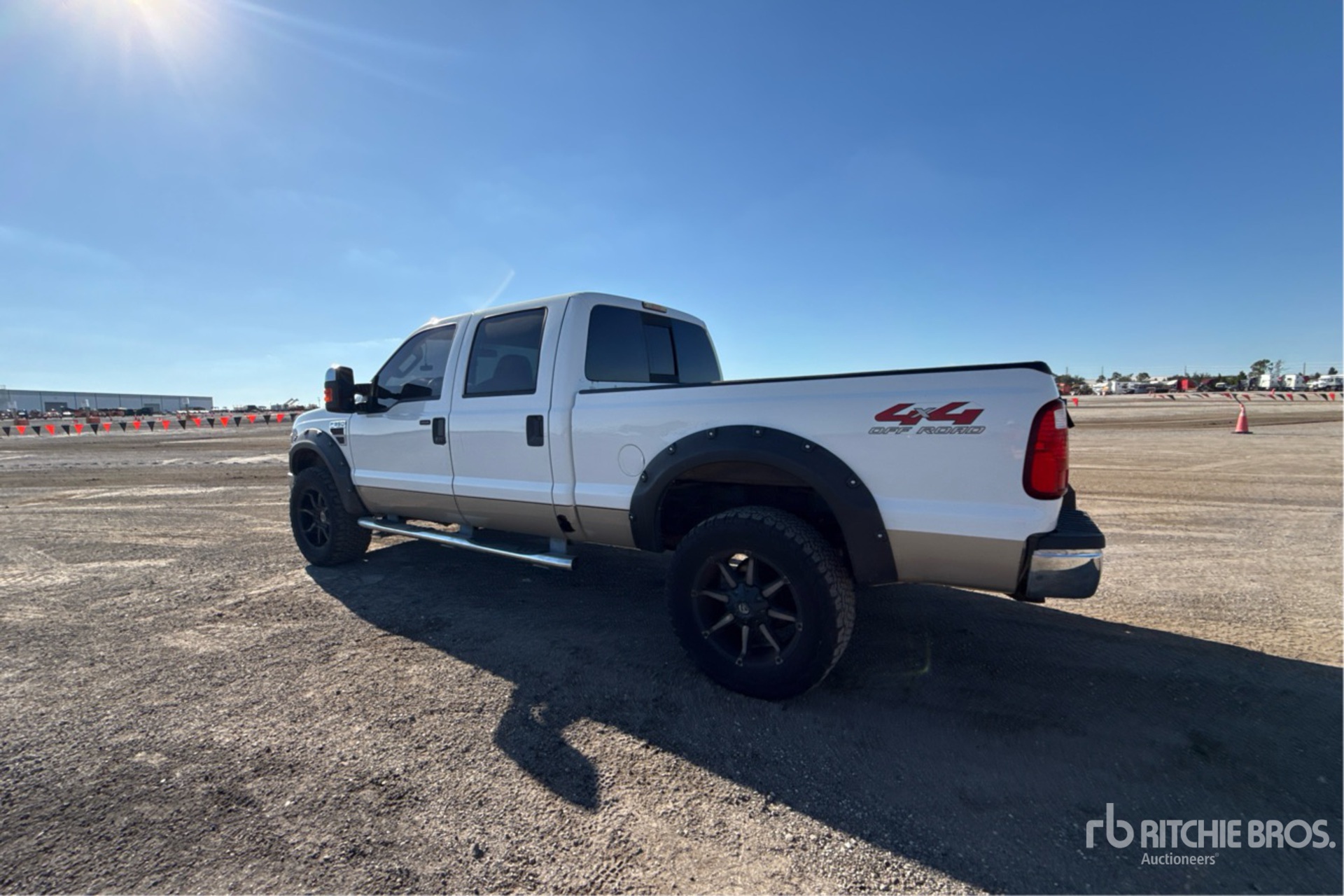 General Appearance with Foto, angolo posteriore sinistro