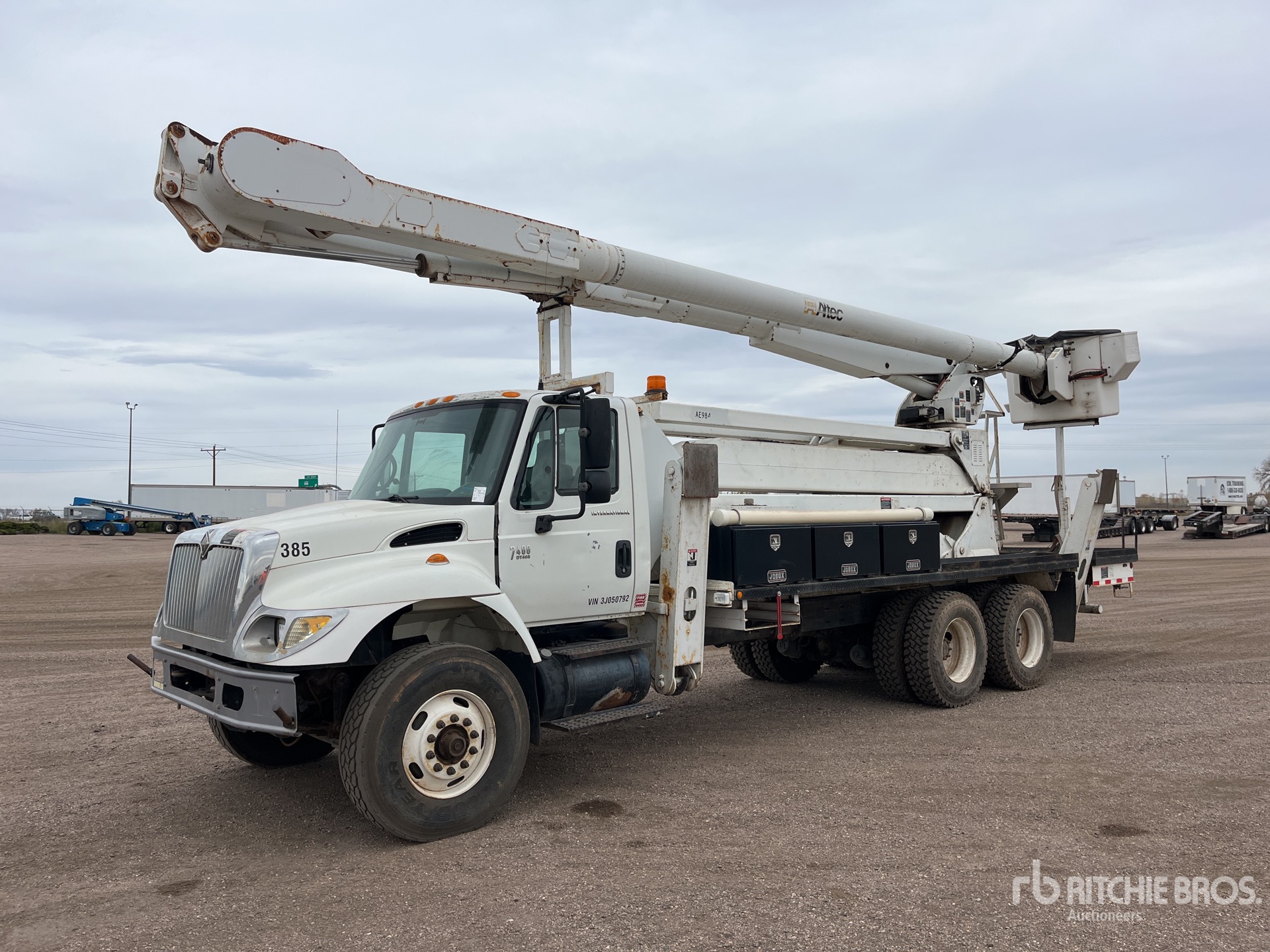 General Appearance with Bild, Ecke vorne links