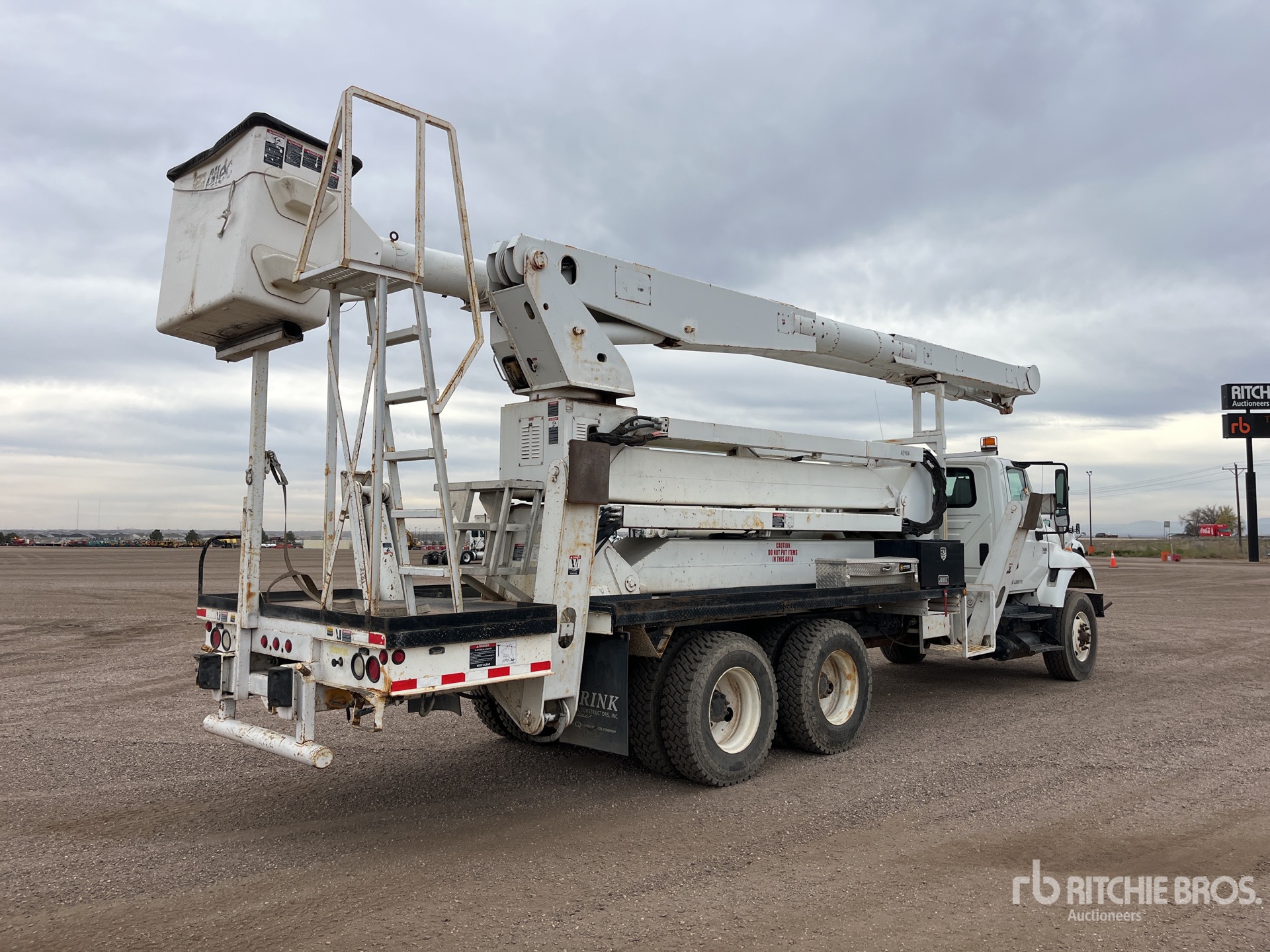 General Appearance with Bild, Ecke hinten rechts