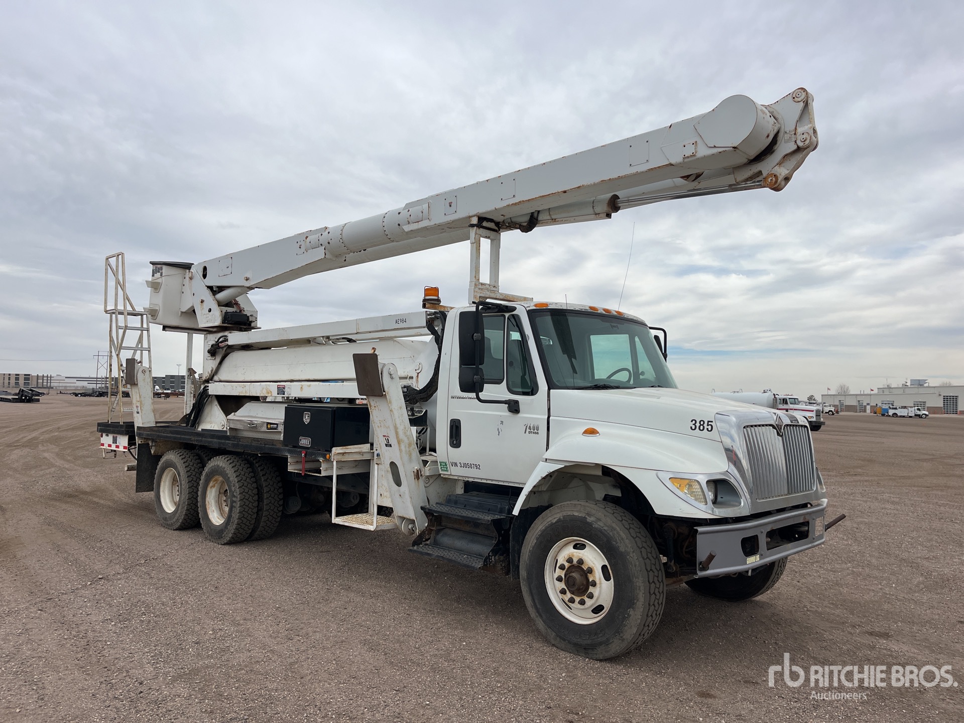 General Appearance with Bild, Ecke vorne rechts